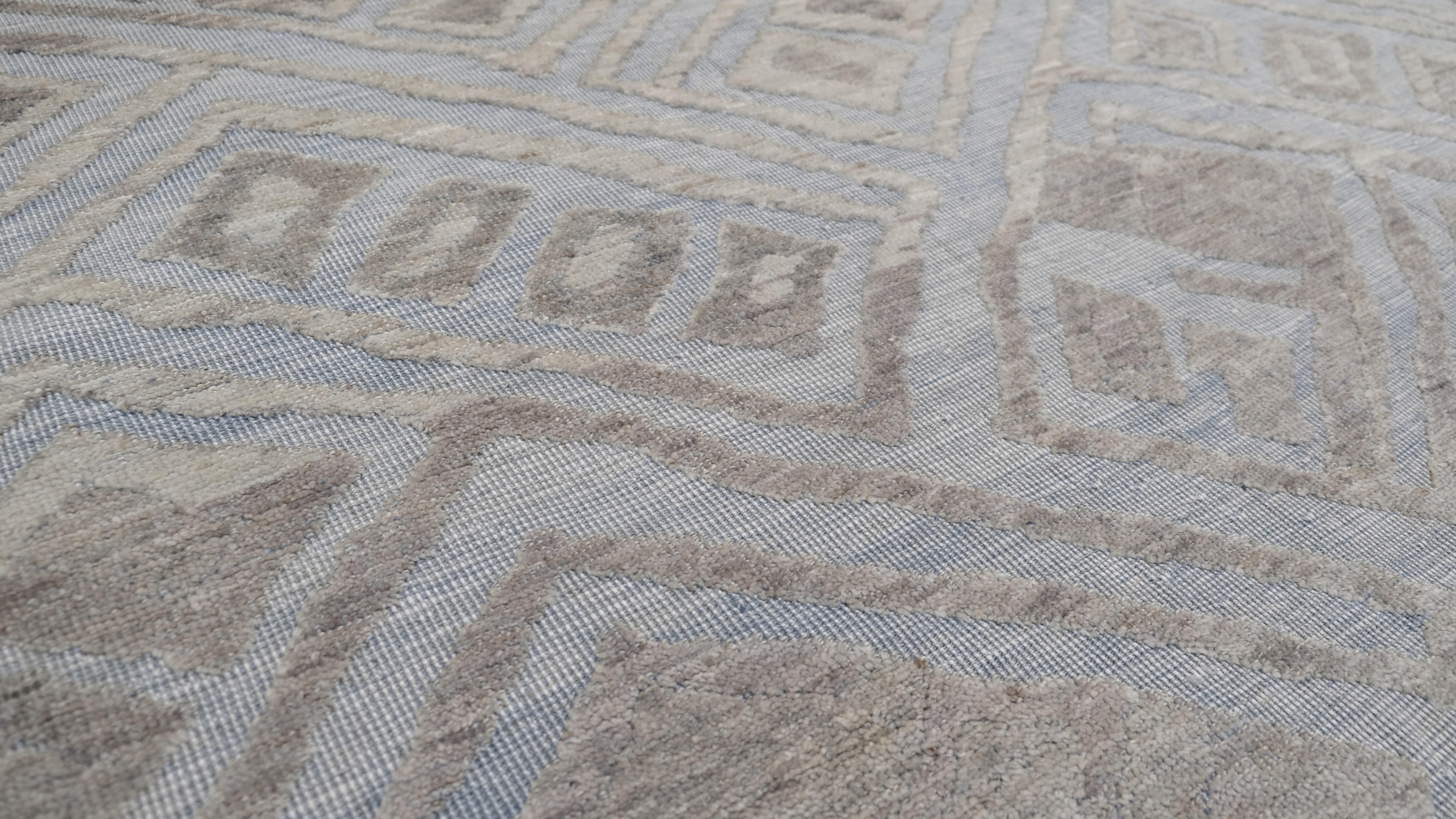 Geometrischer moderner weicher blauer und grauer Teppich mit Diamantmotiv 8'2''x10' (Moderne) im Angebot
