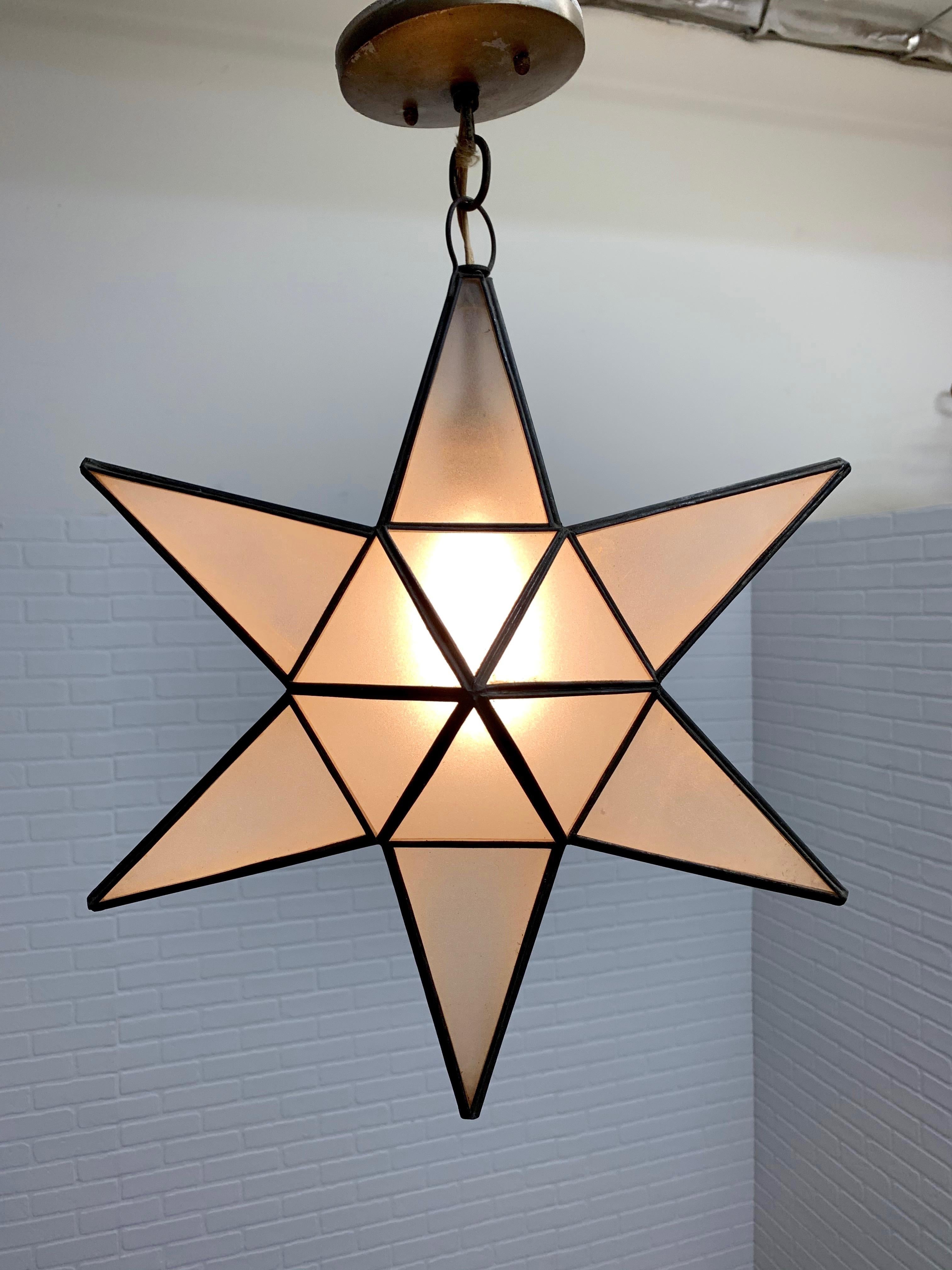 Geometric Moravian Star Pendant Lamp In Good Condition In Denton, TX