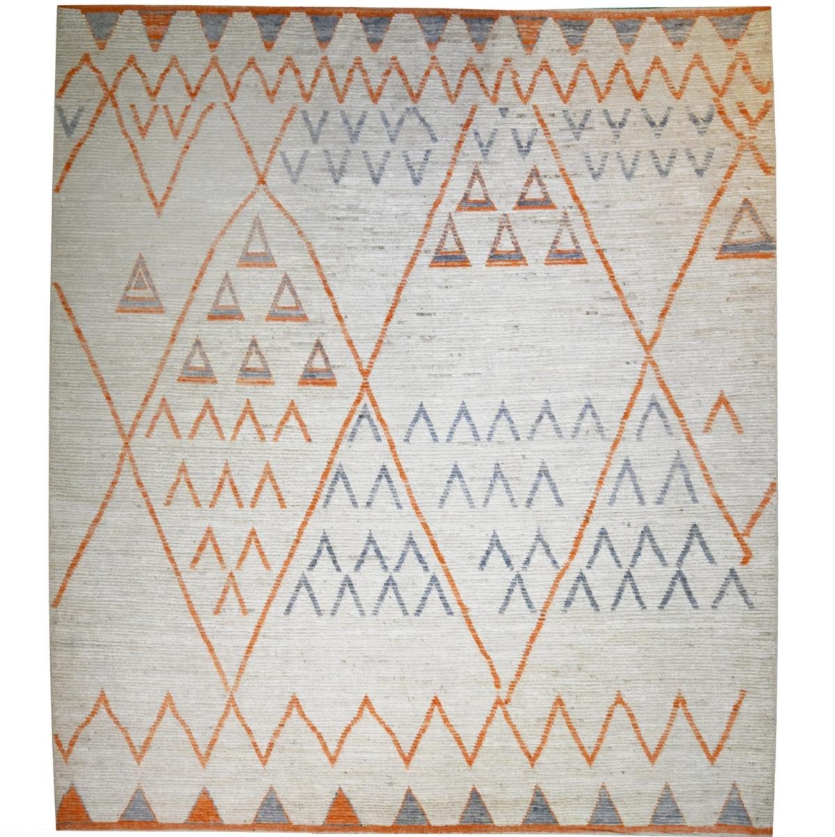 Geometric Moroccan Rug 10′ x 8’3″ In Good Condition For Sale In Sag Harbor, NY