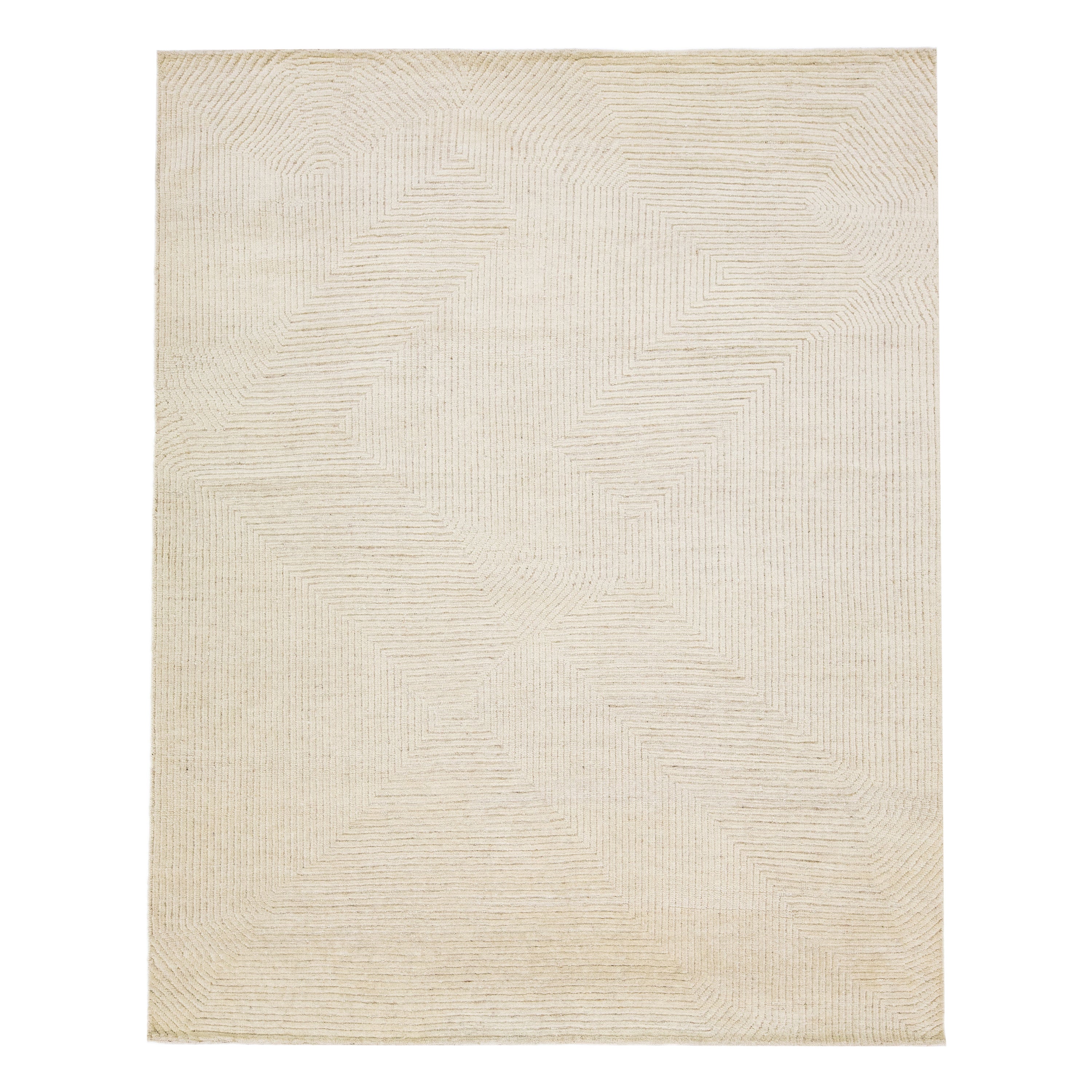 Tappeto geometrico in lana moderna in stile marocchino fatto a mano in beige