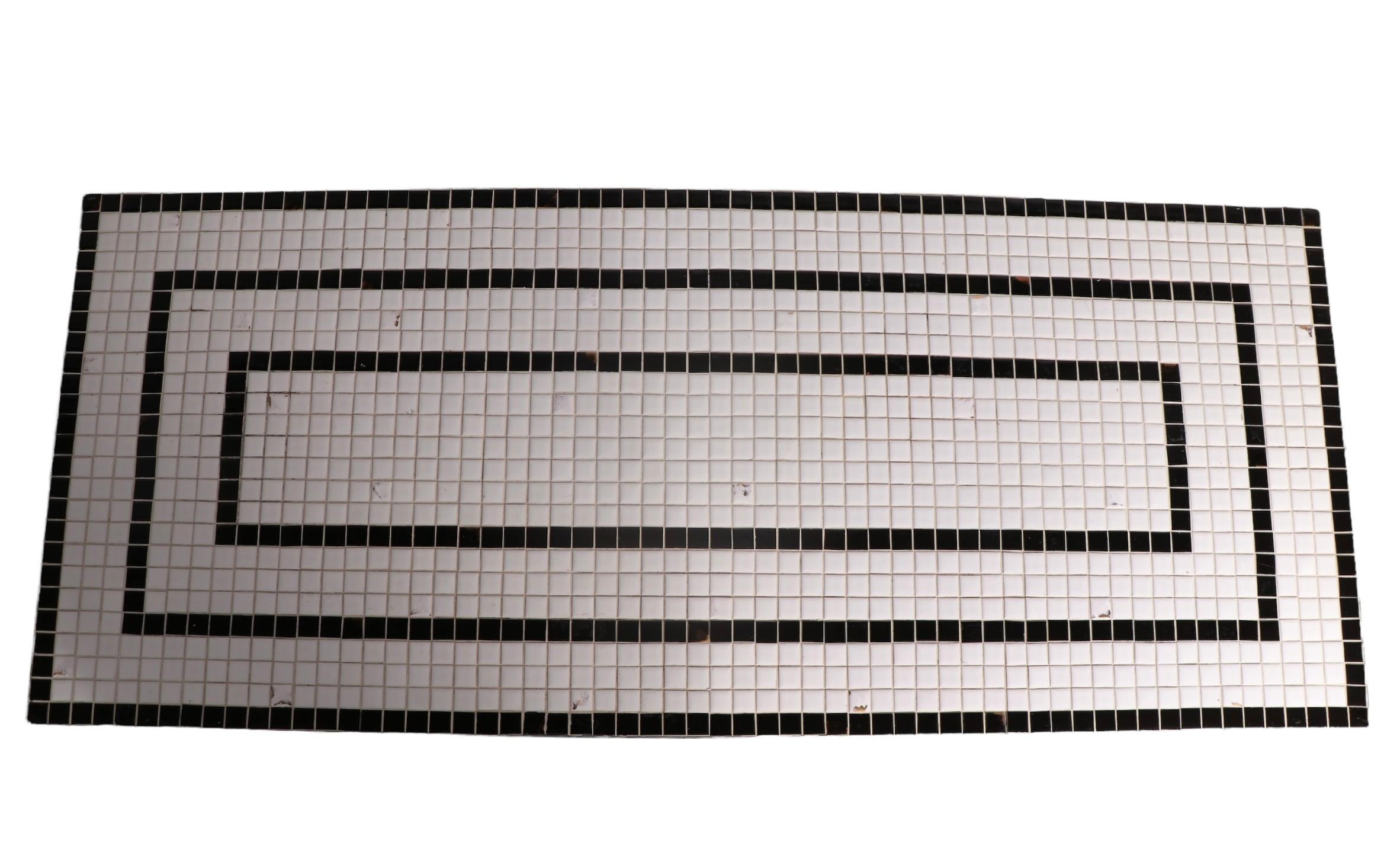 Table géométrique en mosaïque avec plateau en carreaux de Gordon et Jane Martz pour Marshall Industries Bon état - En vente à New York, NY