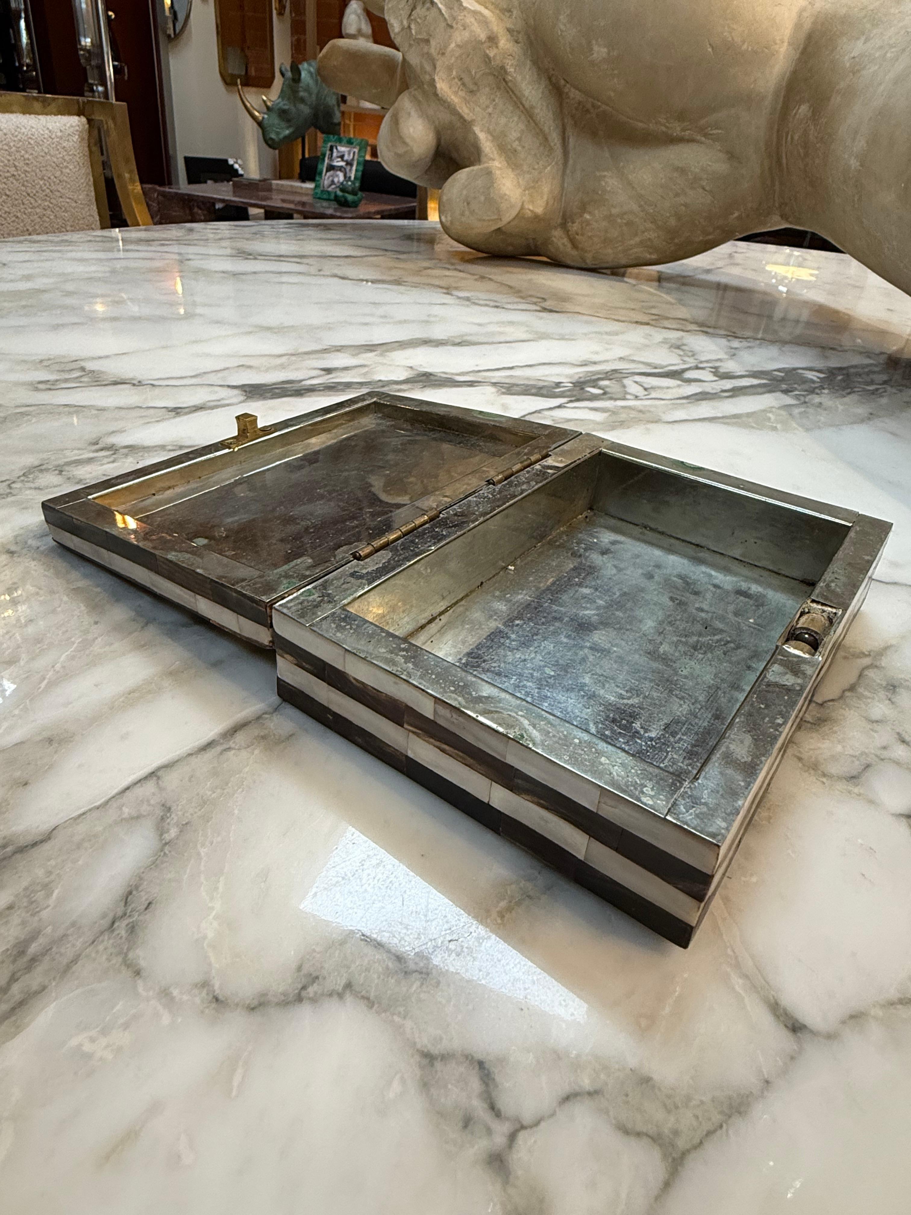 Mid-20th Century Geometric Mother-of-Pearl and Horn Inlay Decorative Box For Sale