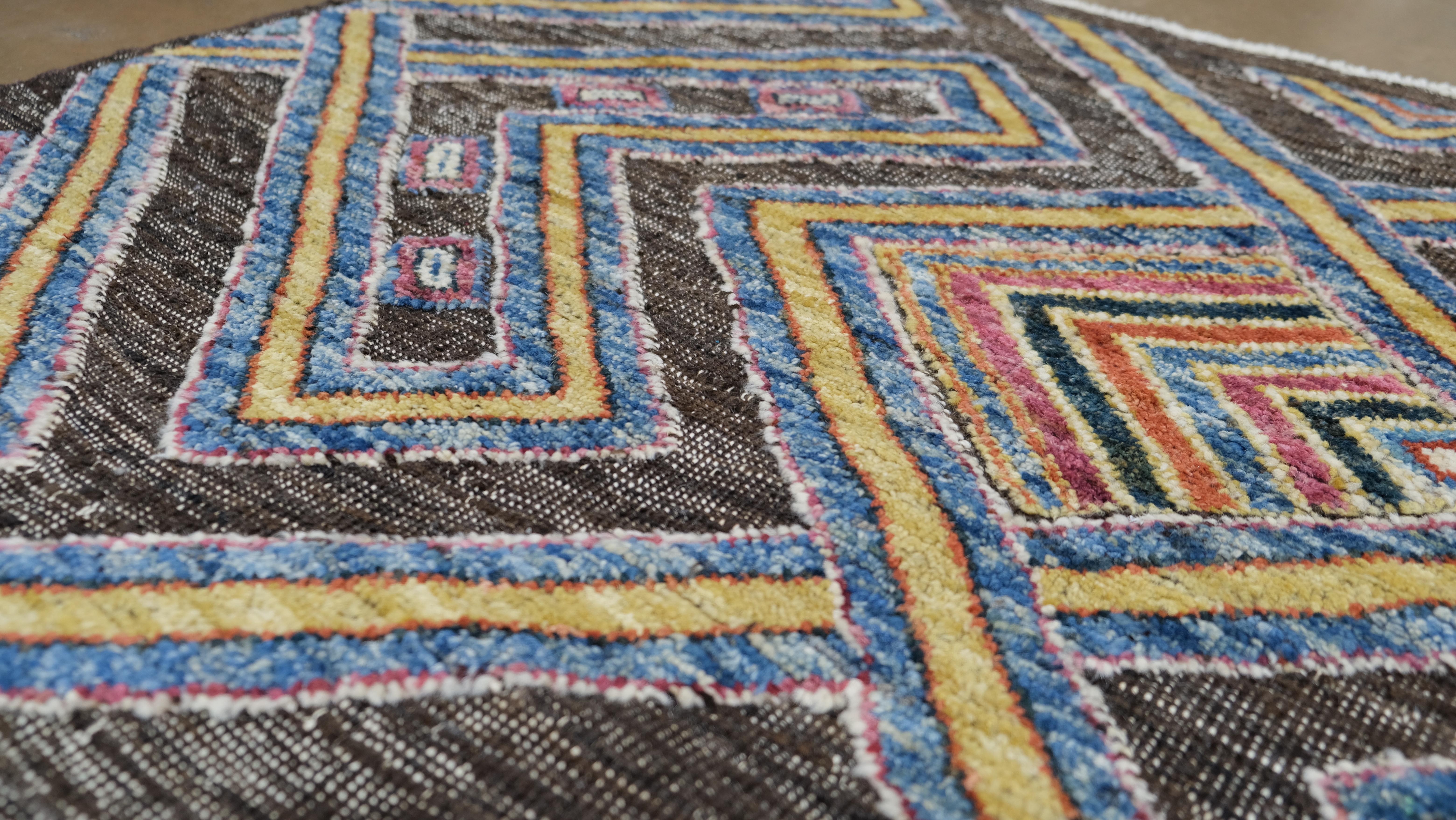 Pakistano Tappeto geometrico multicolore su base marrone in lana 9'2''x11'10'' in vendita