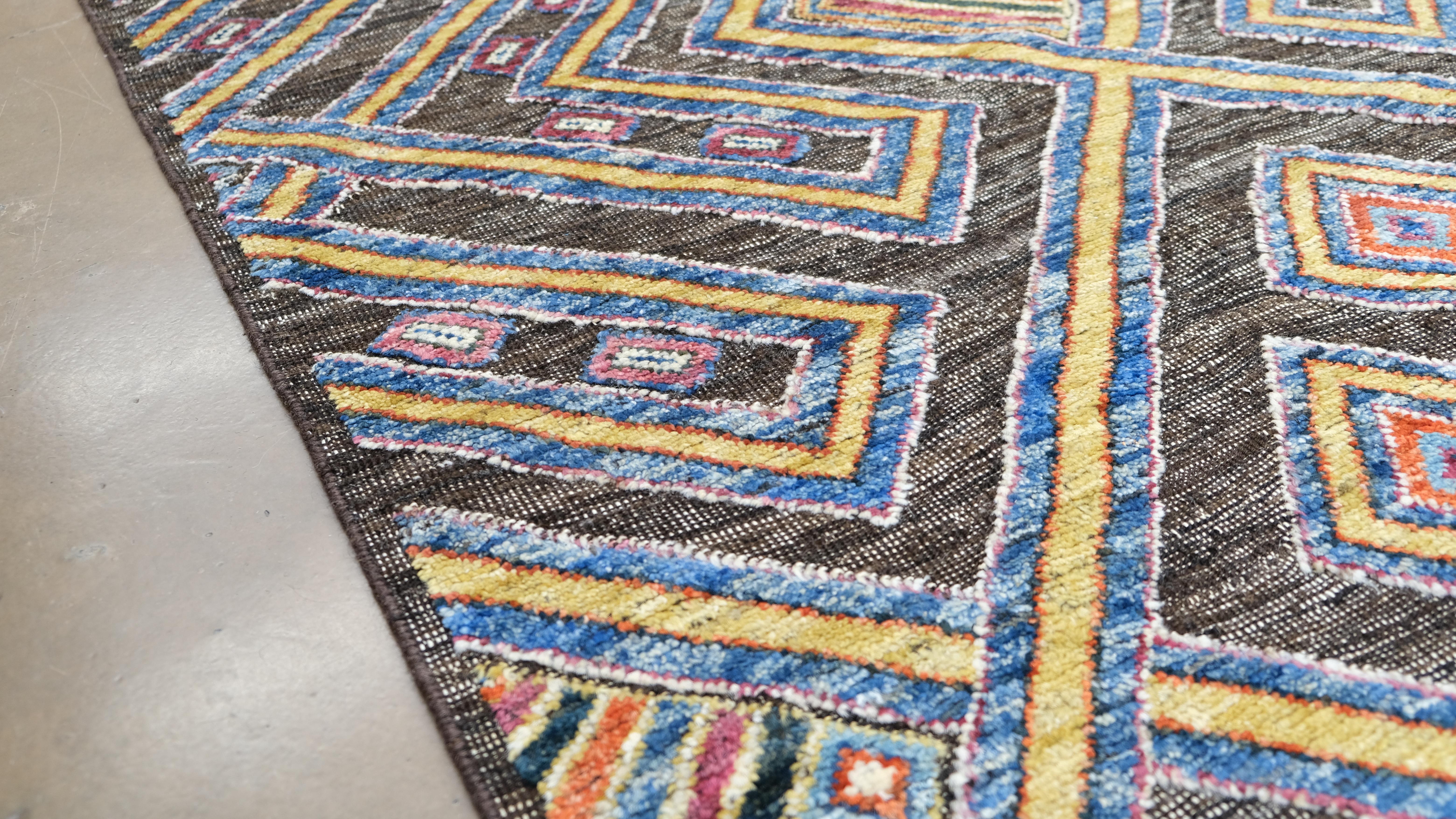 XXI secolo e contemporaneo Tappeto geometrico multicolore su base marrone in lana 9'2''x11'10'' in vendita