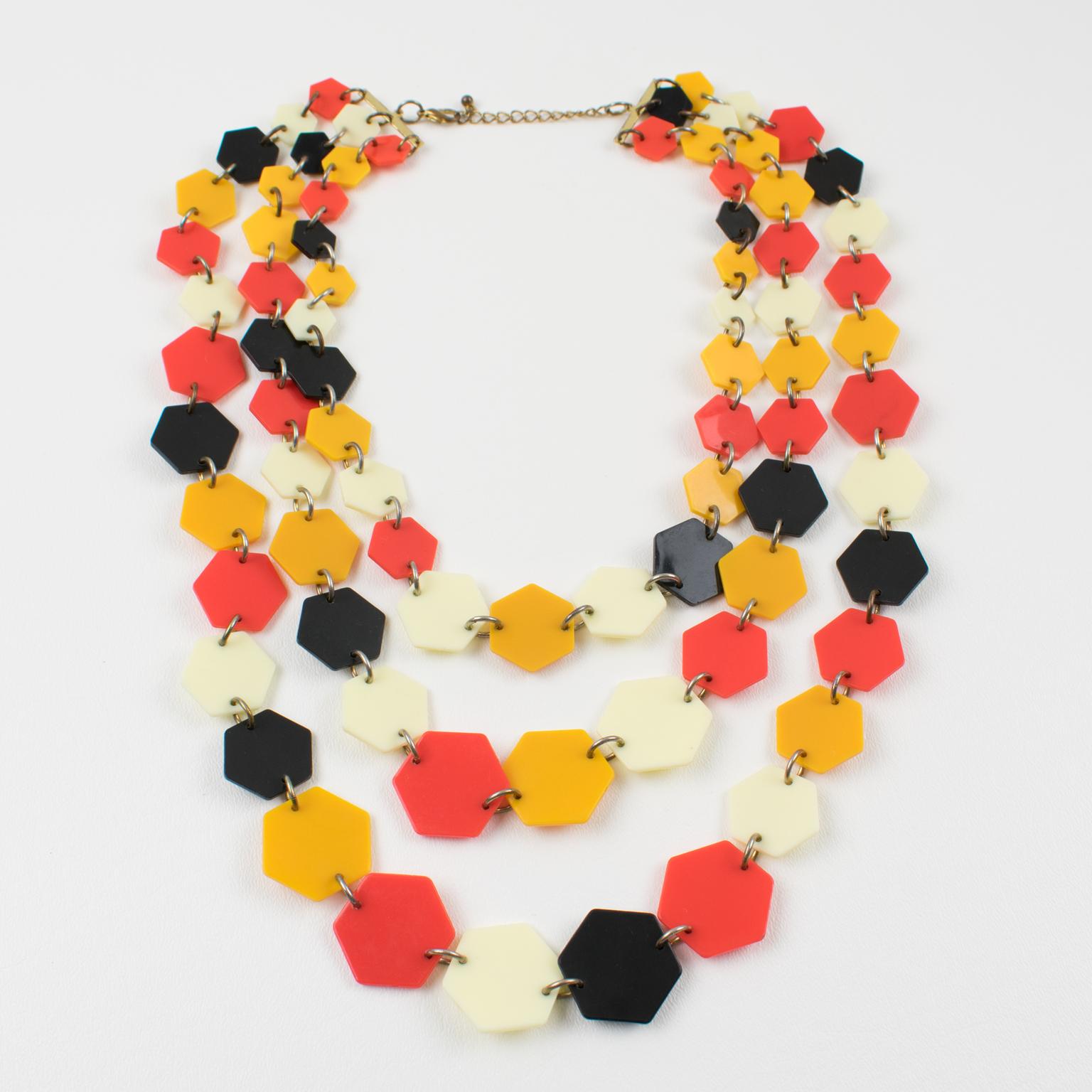 Modernista Collana geometrica a più fili in lucite arancione, nera e bianca in vendita