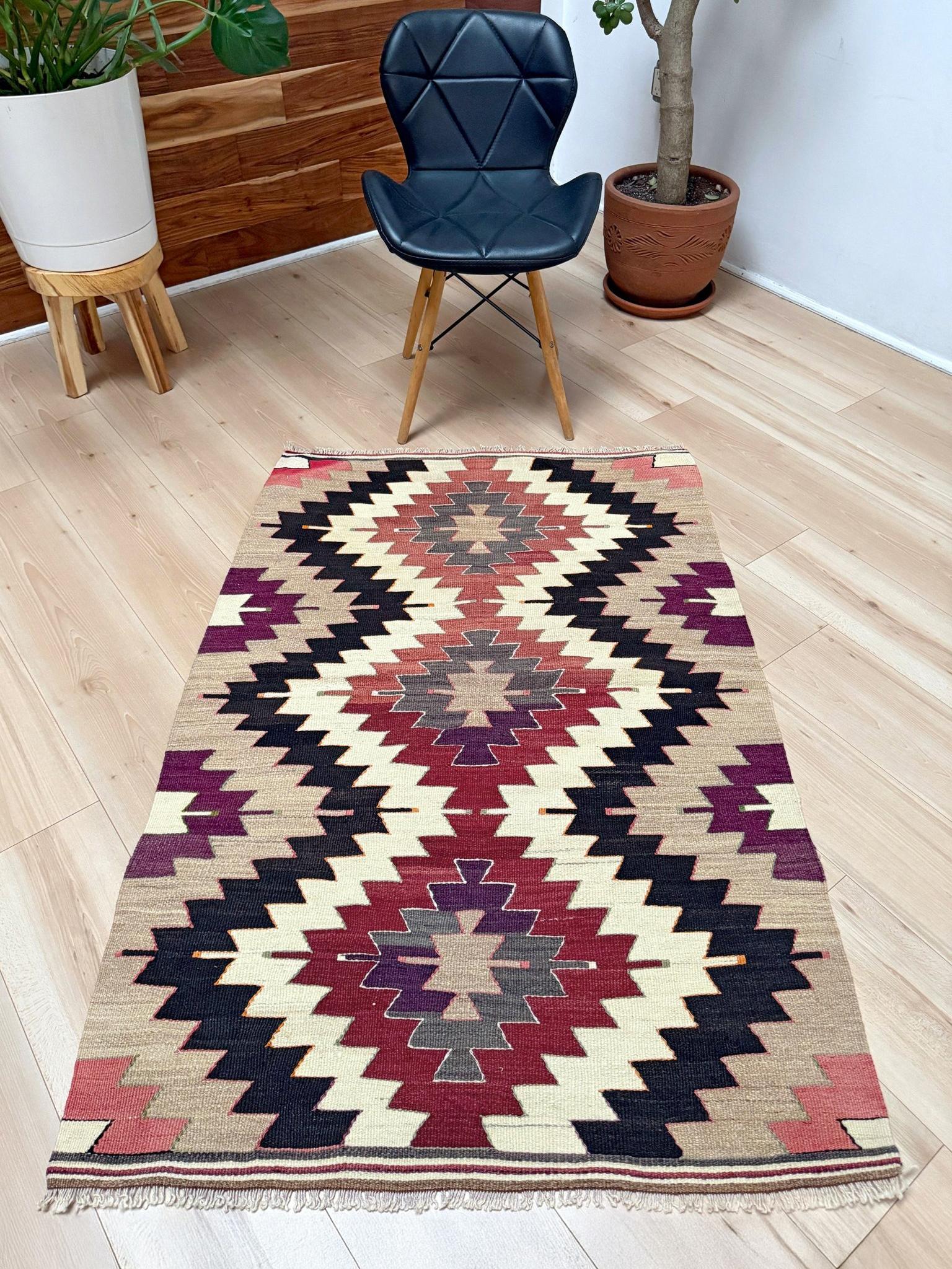 Turco Mut Kilim geometrico - Tappeto a trama piatta turco vintage in stile Navajo (3'x5') - 1970s in vendita