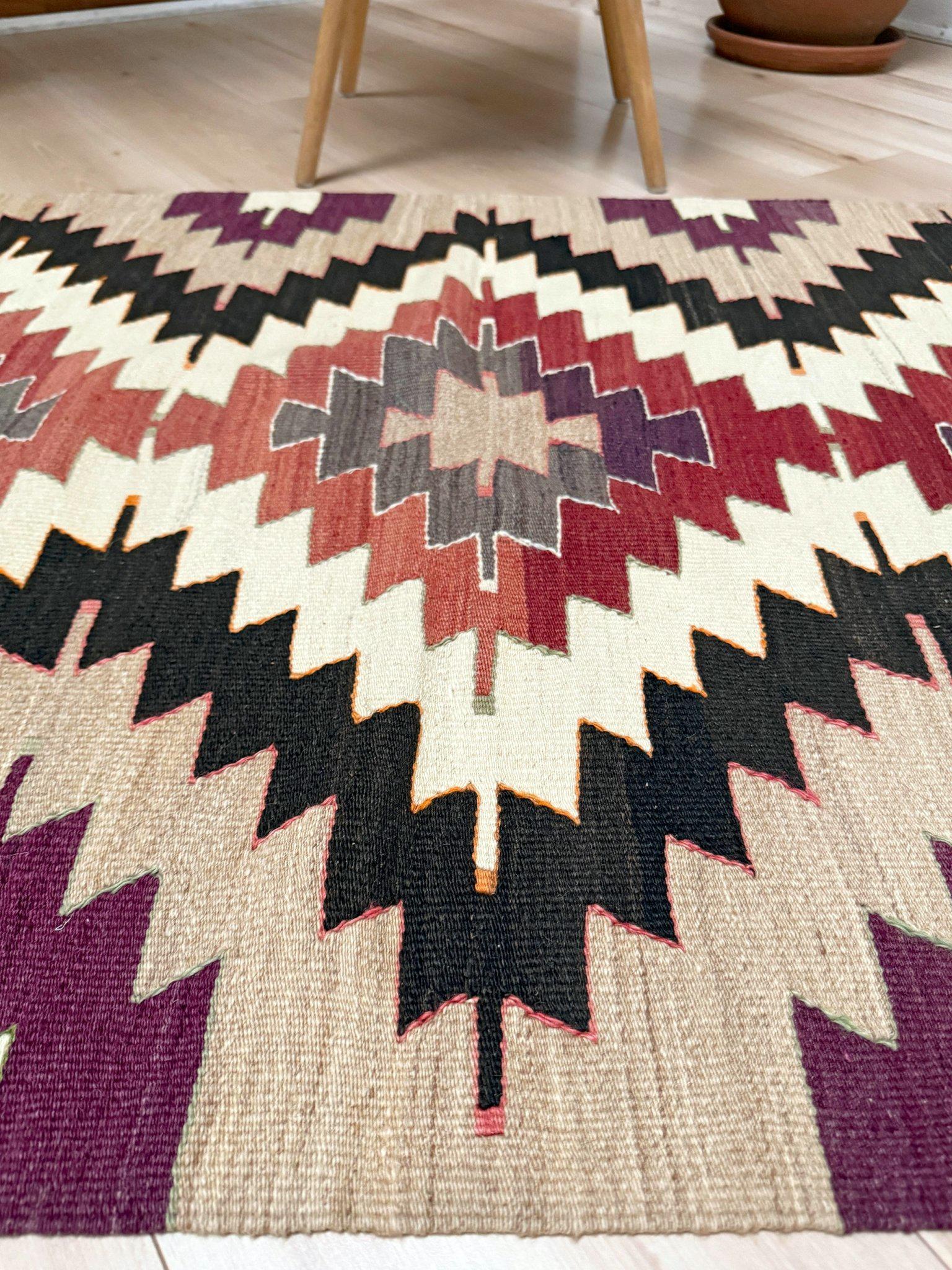 Mut Kilim geometrico - Tappeto a trama piatta turco vintage in stile Navajo (3'x5') - 1970s In condizioni buone in vendita a Burlingame, CA