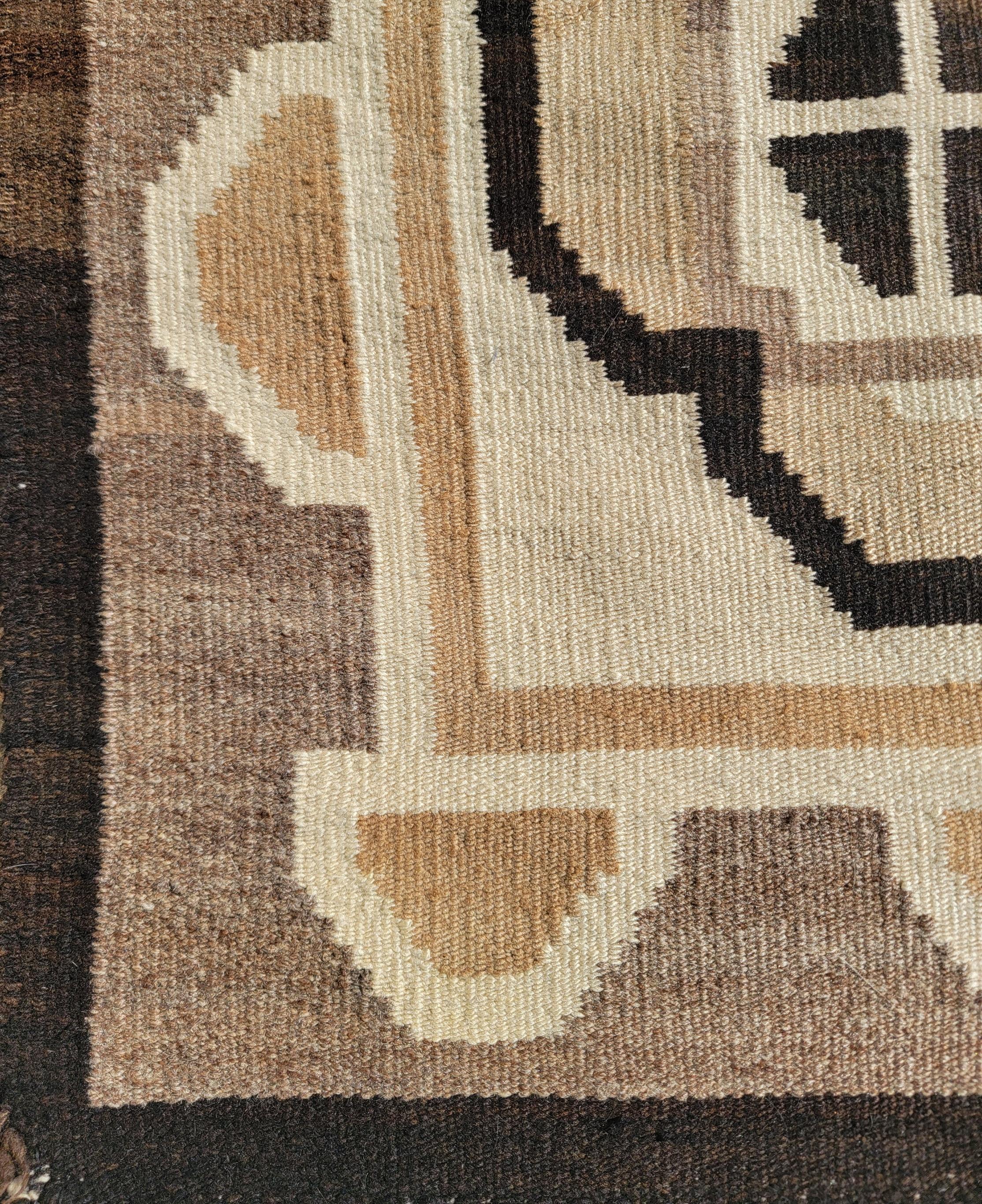 Hand-Woven Geometric Navajo Indian Weaving Rug For Sale