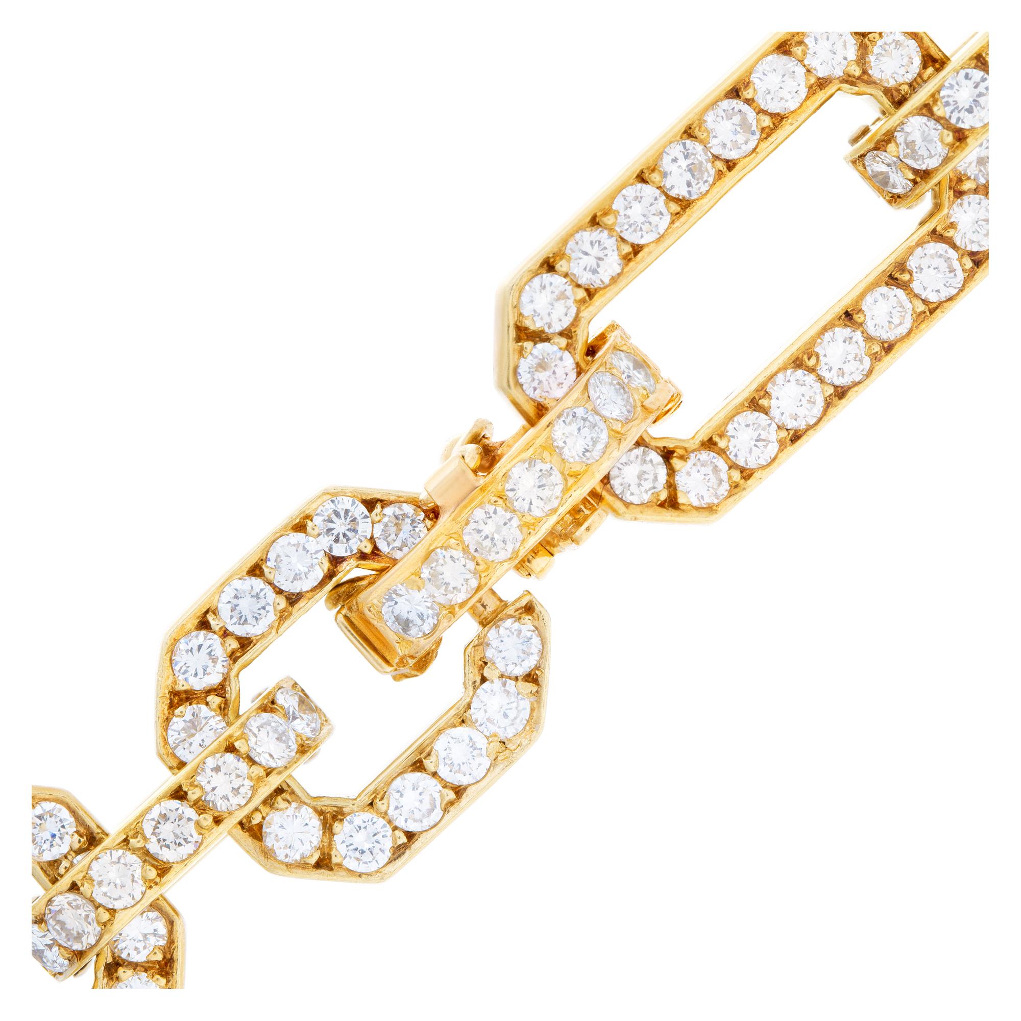 Geometric sparkling necklace with approx. 16 carats, full cut round brilliant and baguette diamonds set in 18K yelllow gold. Diamond are estimated G-H color, VVS-VS clarity. 15 inches long and 1 1/4