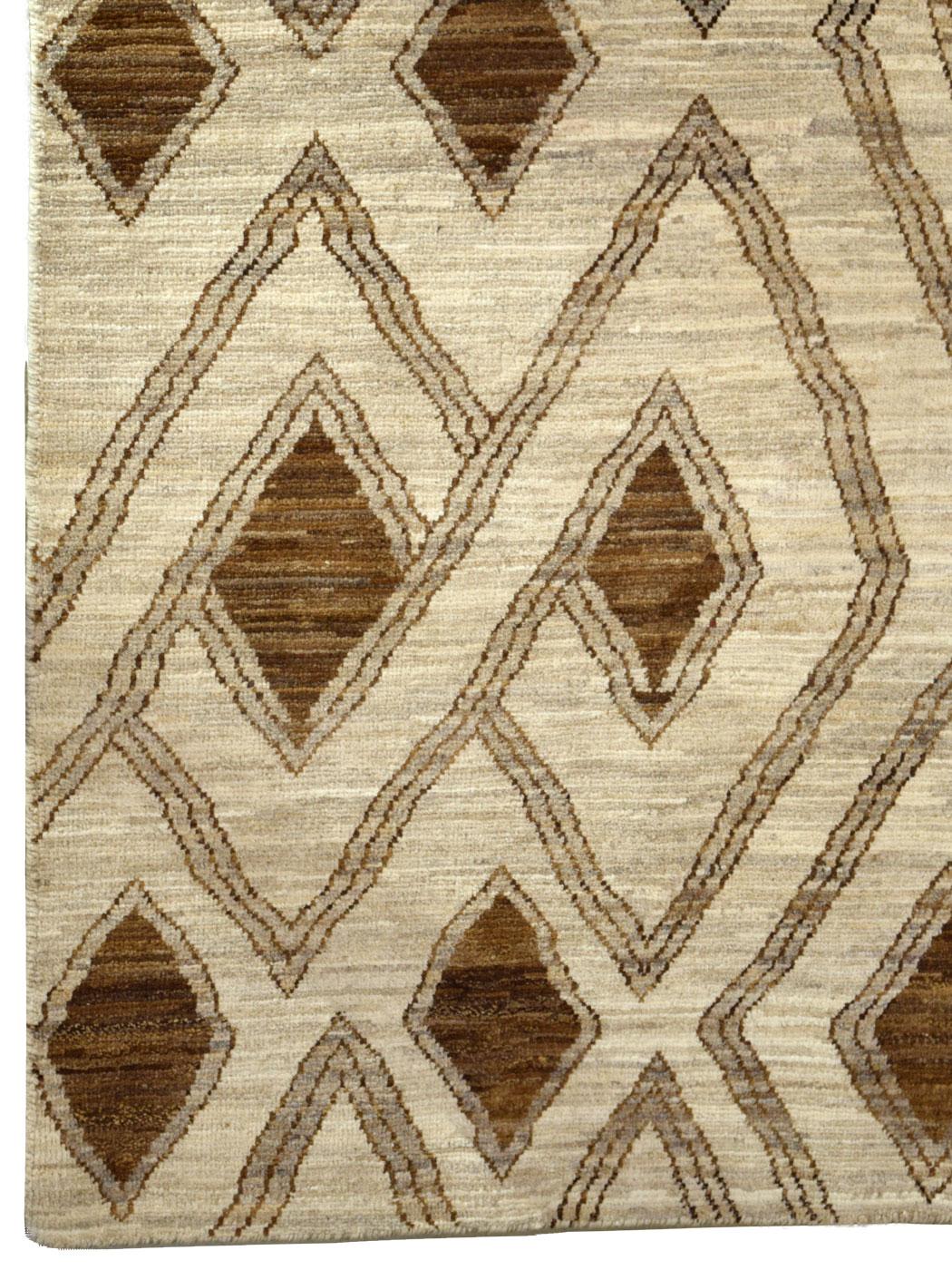 Geometric Neutral Wool Carpet in Brown and Cream, 6' x 9' In New Condition For Sale In New York, NY