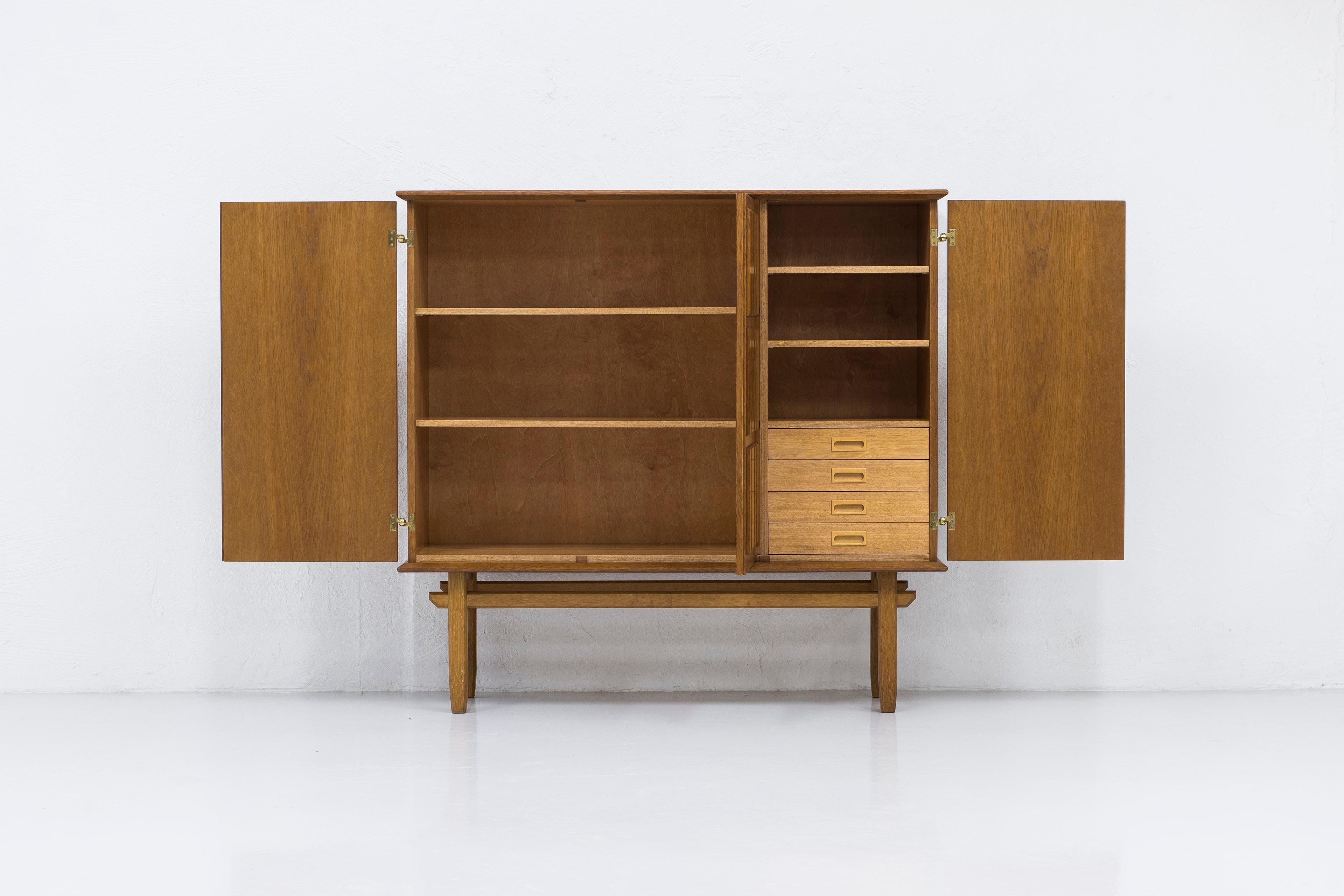 Scandinavian Modern Geometric oak cabinet by Eyvind Beckman, Swedish Modern, 1940-50s For Sale