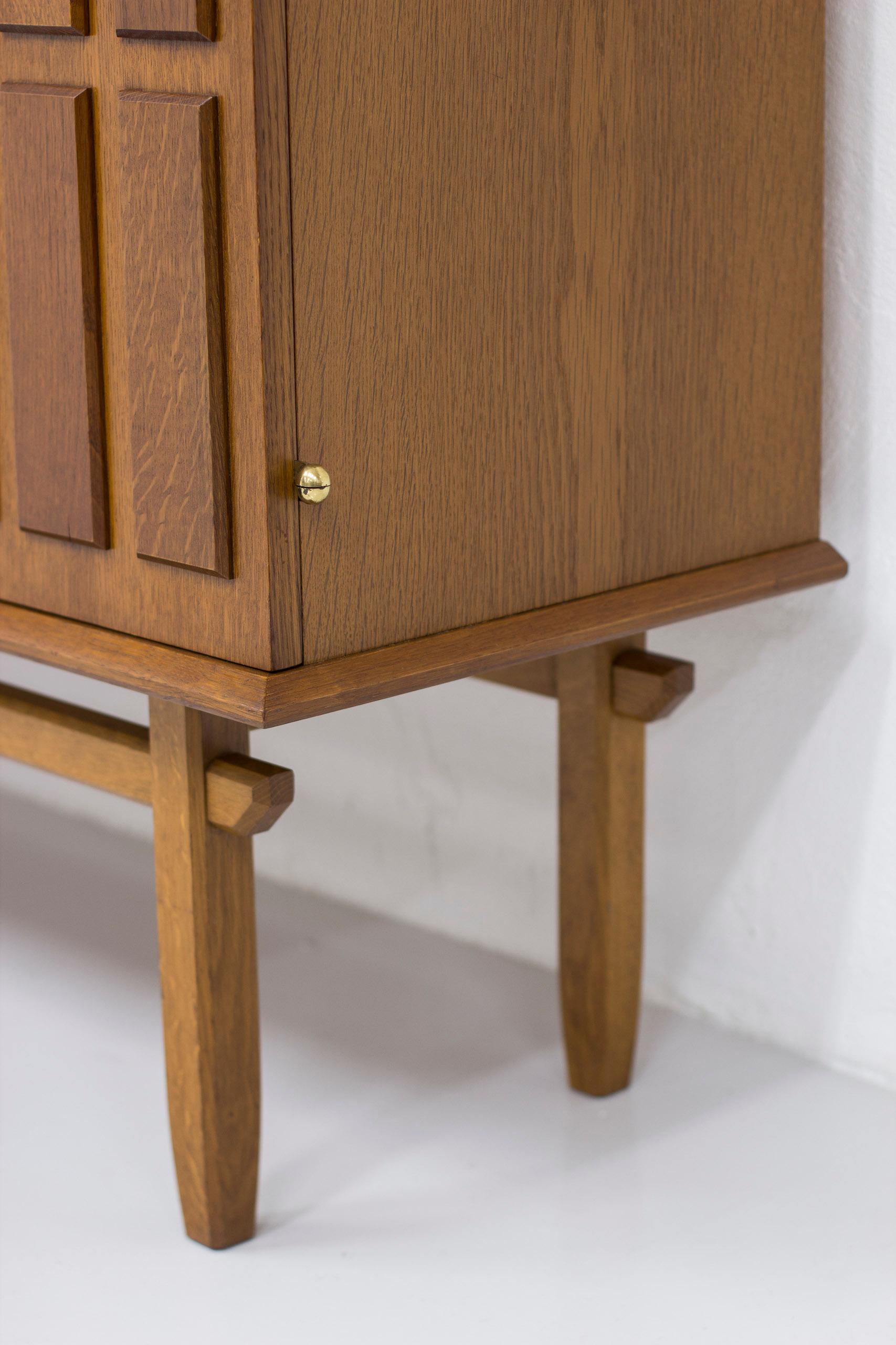 Geometric oak cabinet by Eyvind Beckman, Swedish Modern, 1940-50s For Sale 1