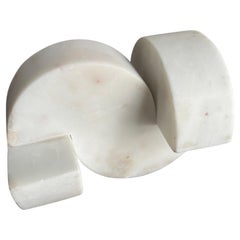 Escultura o Sujetalibros Geométrico Italiano Orgánico de Mármol de Carrara