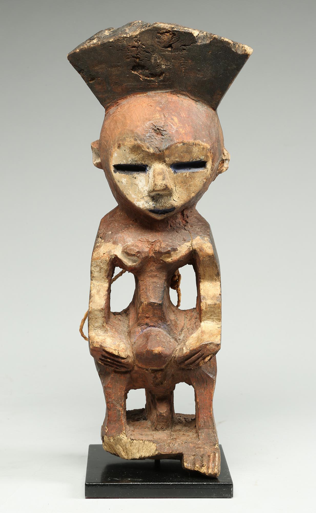 Geometric Painted Standing Mbole Figure, DRC, Early 20th Century Cubist Form In Fair Condition For Sale In Santa Fe, NM