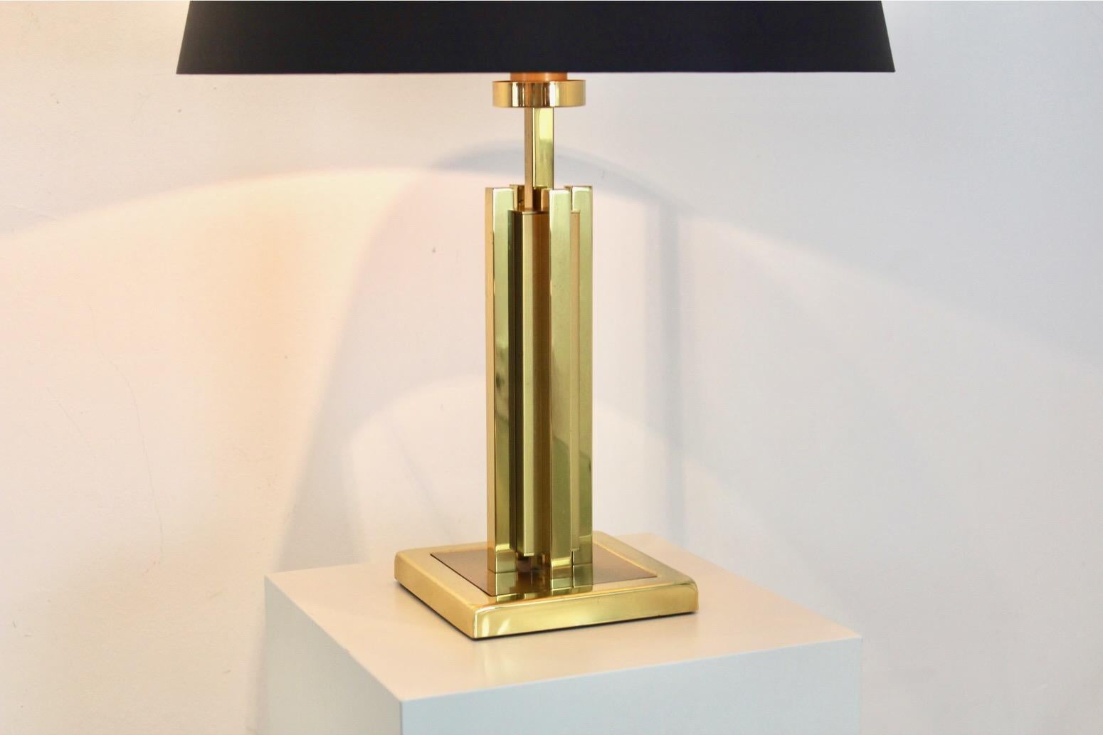 Coppia geometrica di lampade da tavolo Boulanger in ottone della modernità di metà secolo in vendita 4