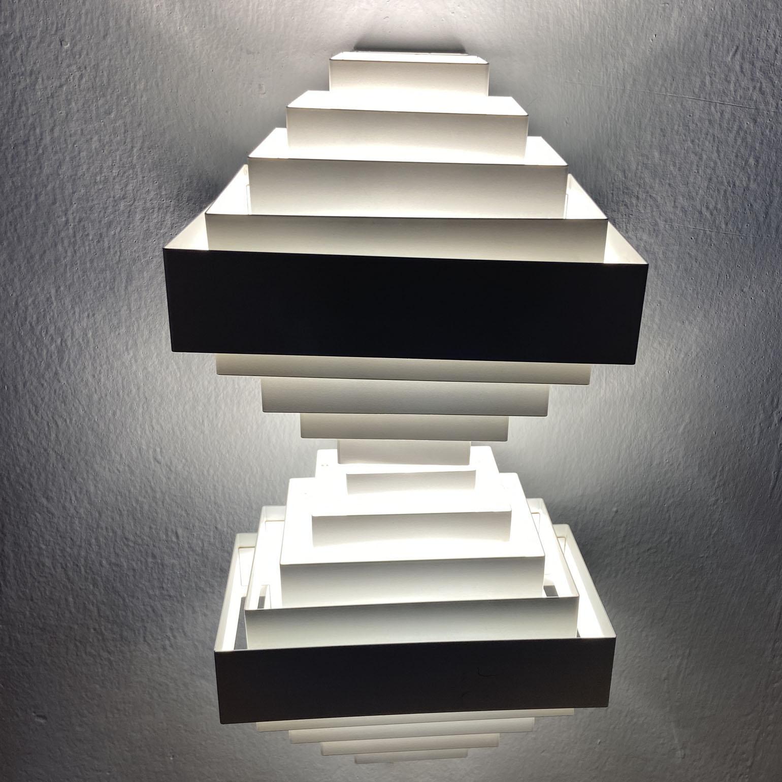 Lamina di metallo Coppia geometrica di applique in metallo bianco di Spectral, anni '80 in vendita