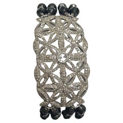 Plaquette géométrique en diamants pavés avec bracelet en spinelle noire