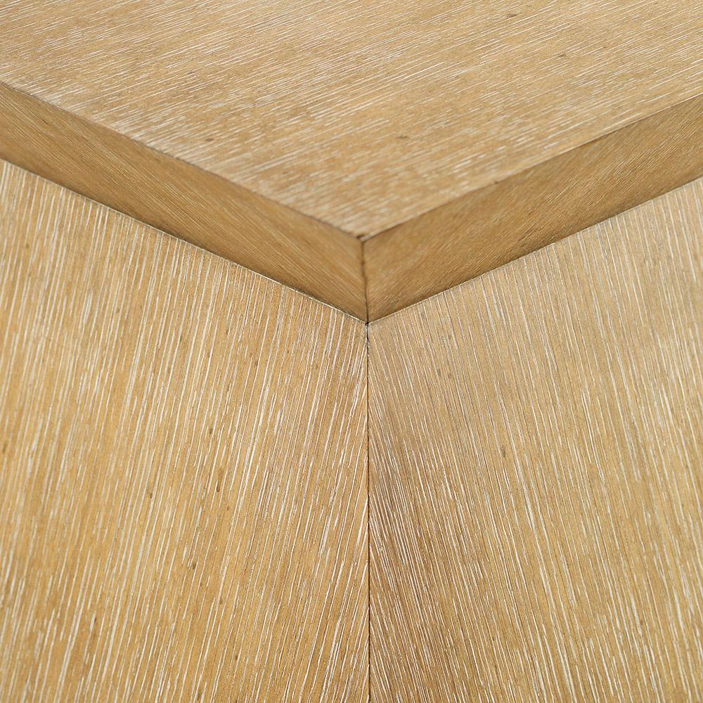 Vietnamien Table basse à piédestal géométrique (set of 2) en vente