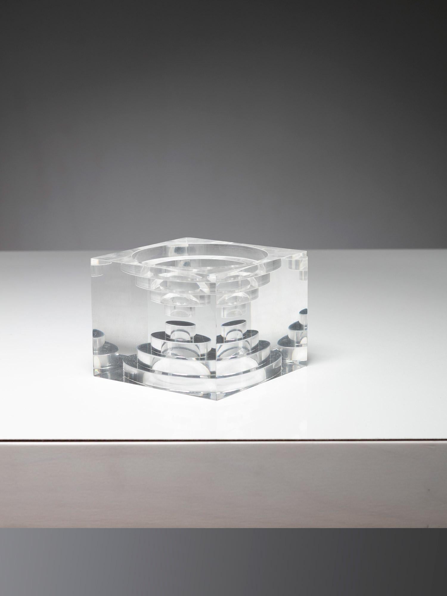 Plexiglass Scultura da tavolo geometrica in plexiglass di Guzzini, Italia, anni '70 in vendita