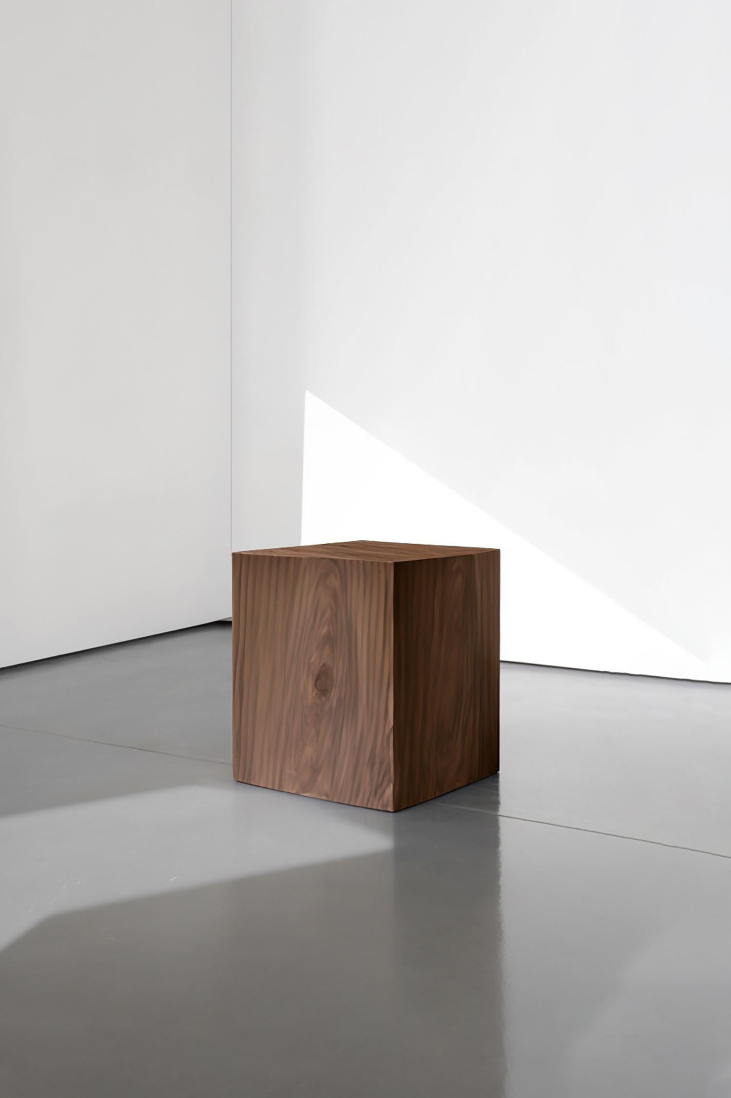 Minimaliste lin géométrique, piédestal en placage de bois, Basa C par NONO en vente