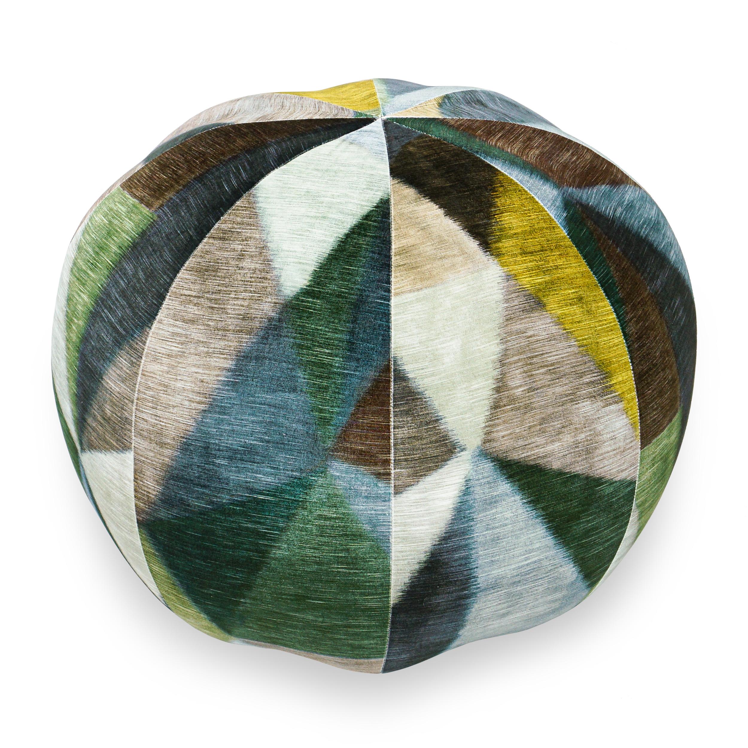 Geometric Printed Velvet Pouf In New Condition For Sale In Greenwich, CT