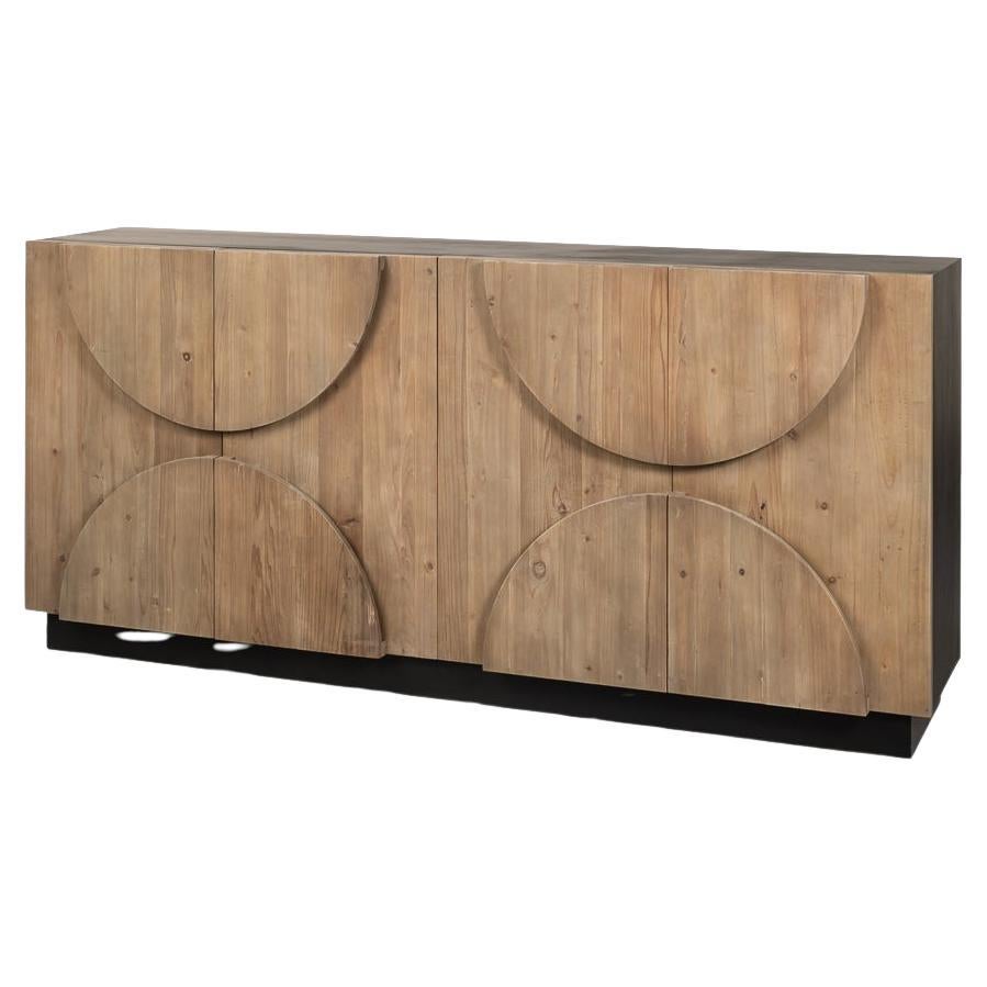 Geometrisches Sideboard aus aufgearbeiteter Kiefer