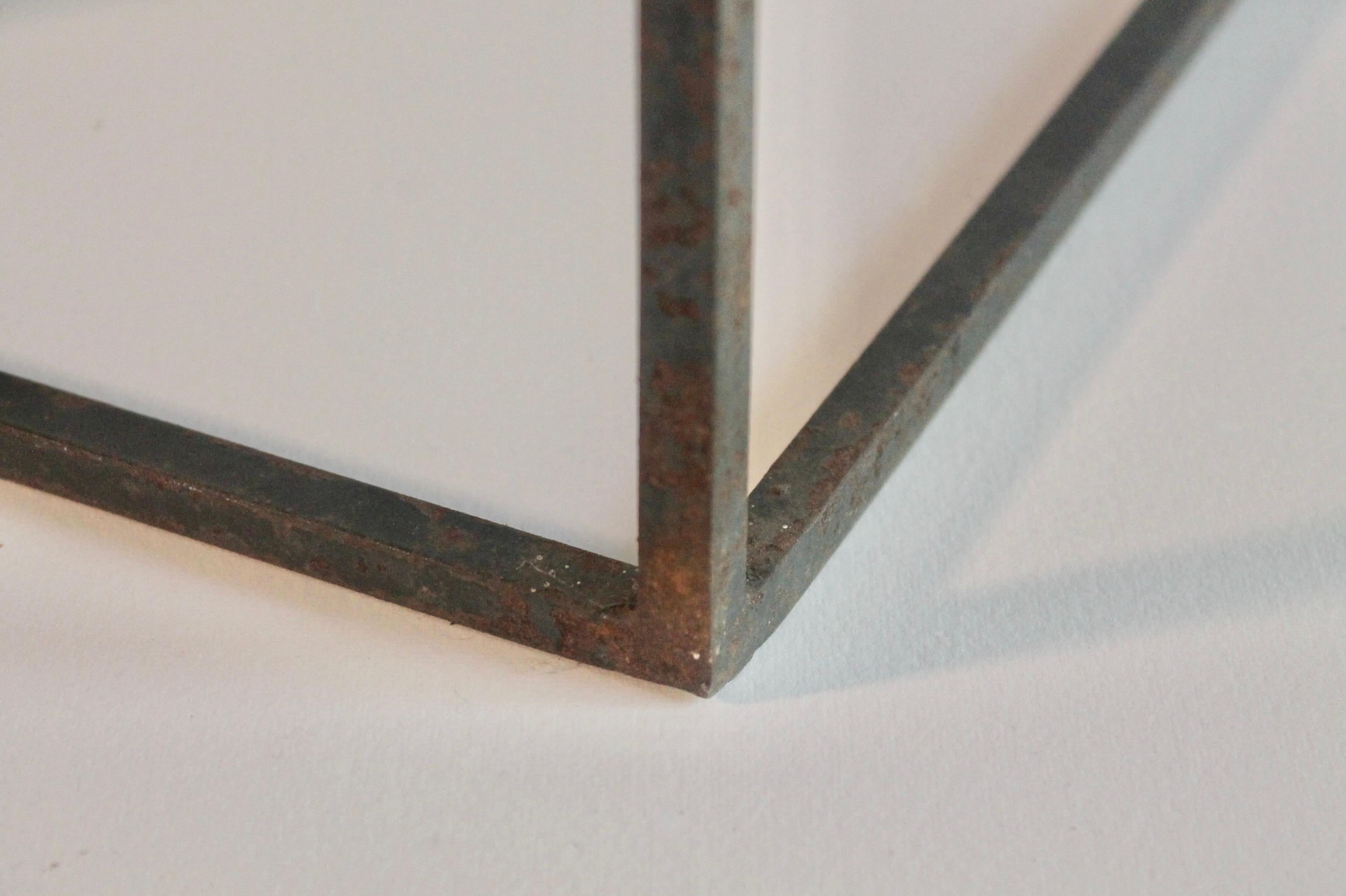 Milieu du XXe siècle Tables d'extrémité rectangulaires géométriques en fer forgé de style Sol LeWitt en vente