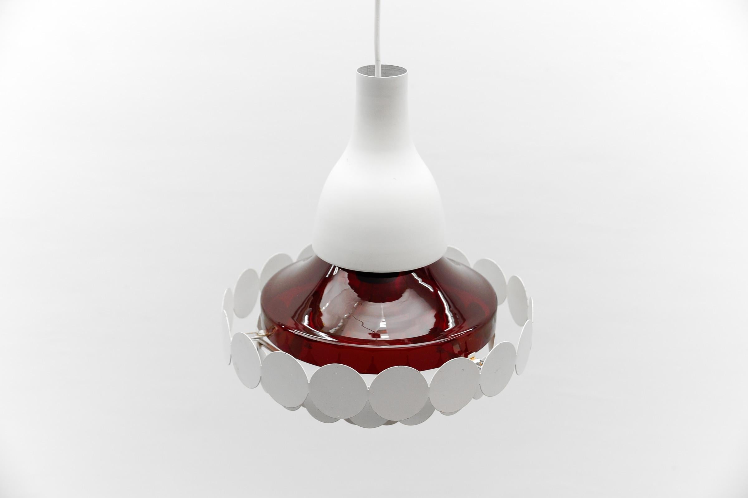 Lampada geometrica in vetro rosso di Doria Leuchten, Germania, anni '60 in vendita 4