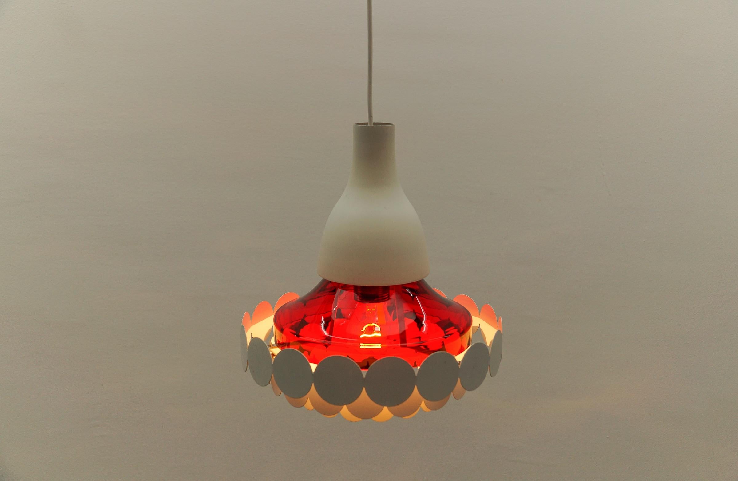 Lampada geometrica in vetro rosso di Doria Leuchten, Germania, anni '60 in vendita 5