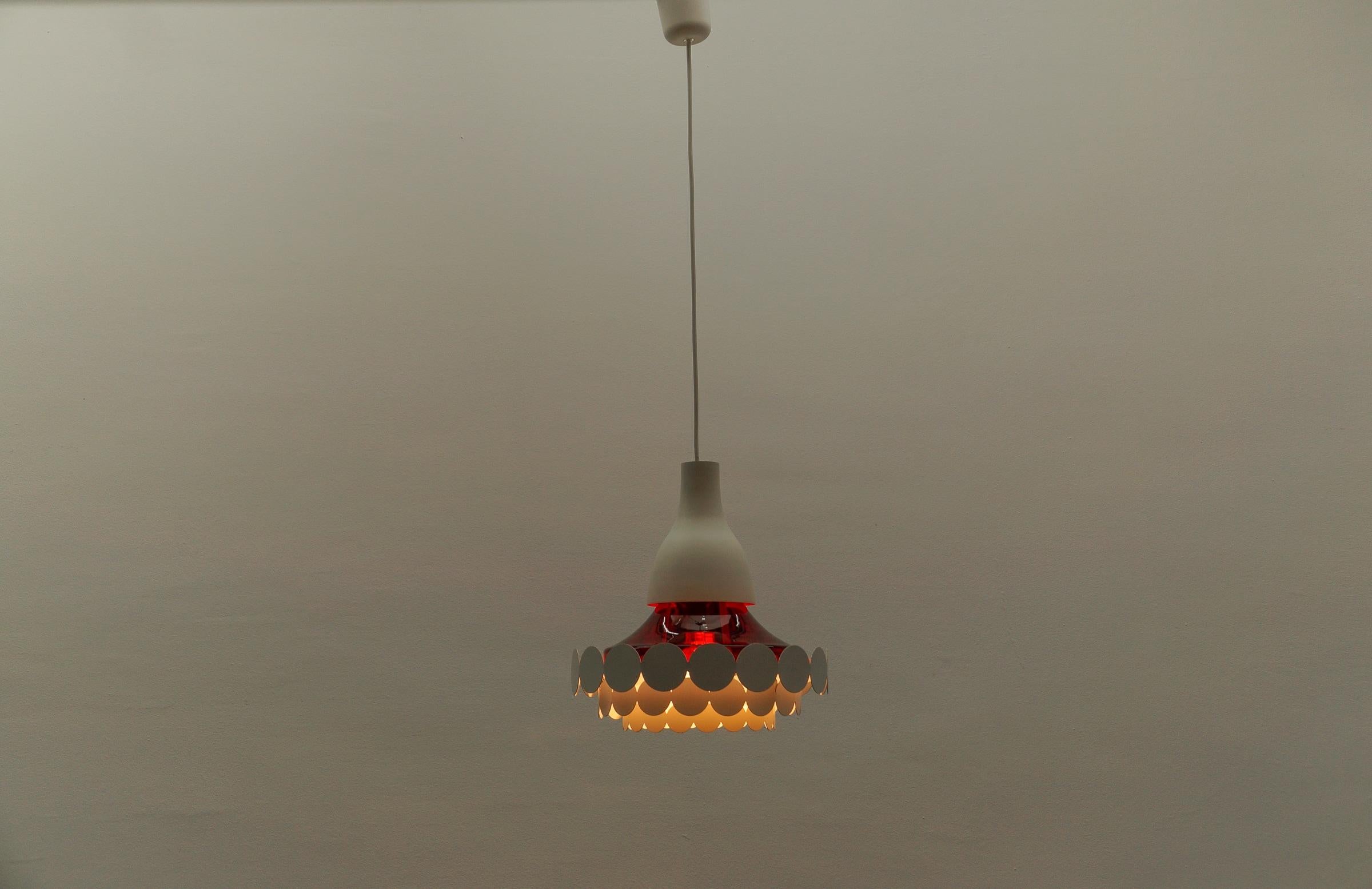 Tedesco Lampada geometrica in vetro rosso di Doria Leuchten, Germania, anni '60 in vendita