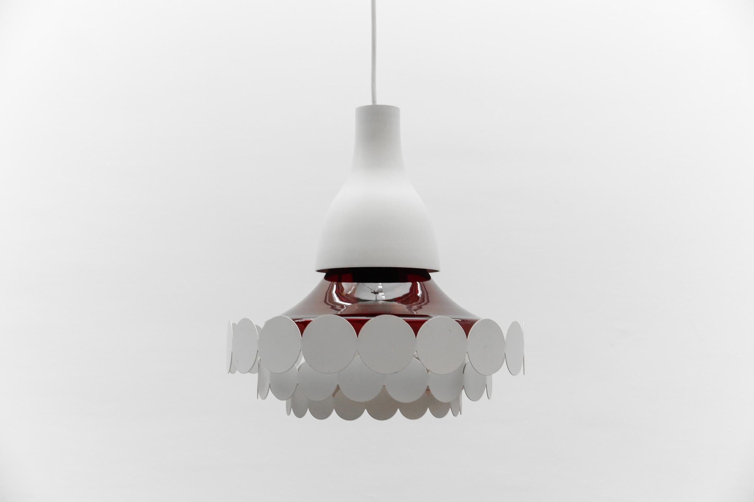 Alluminio Lampada geometrica in vetro rosso di Doria Leuchten, Germania, anni '60 in vendita