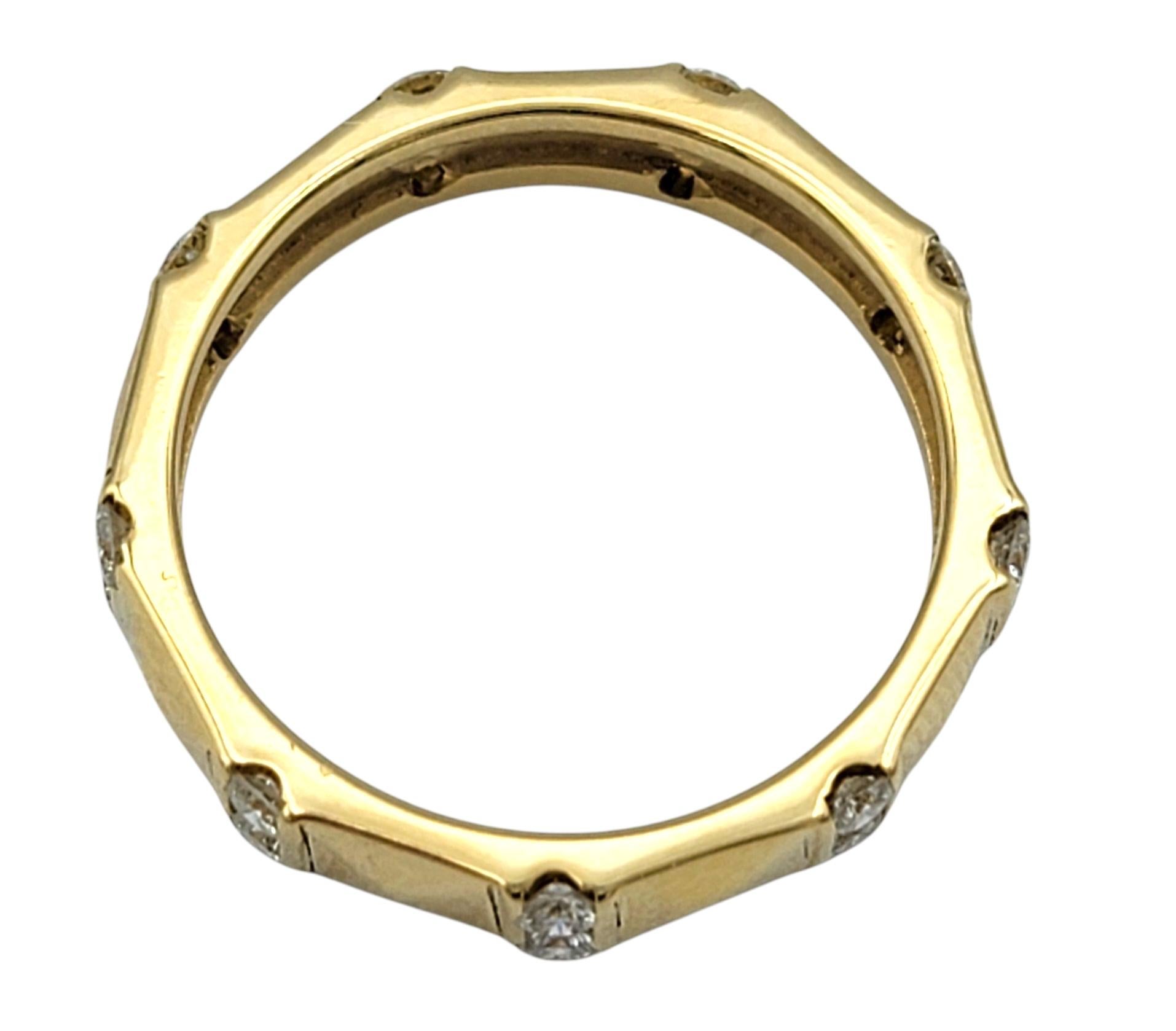 Bague à anneau géométrique en or jaune poli 18 carats avec diamants ronds Bon état - En vente à Scottsdale, AZ