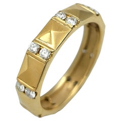 Geometrischer geriffelter Ring mit runden Diamanten aus poliertem 18 Karat Gelbgold