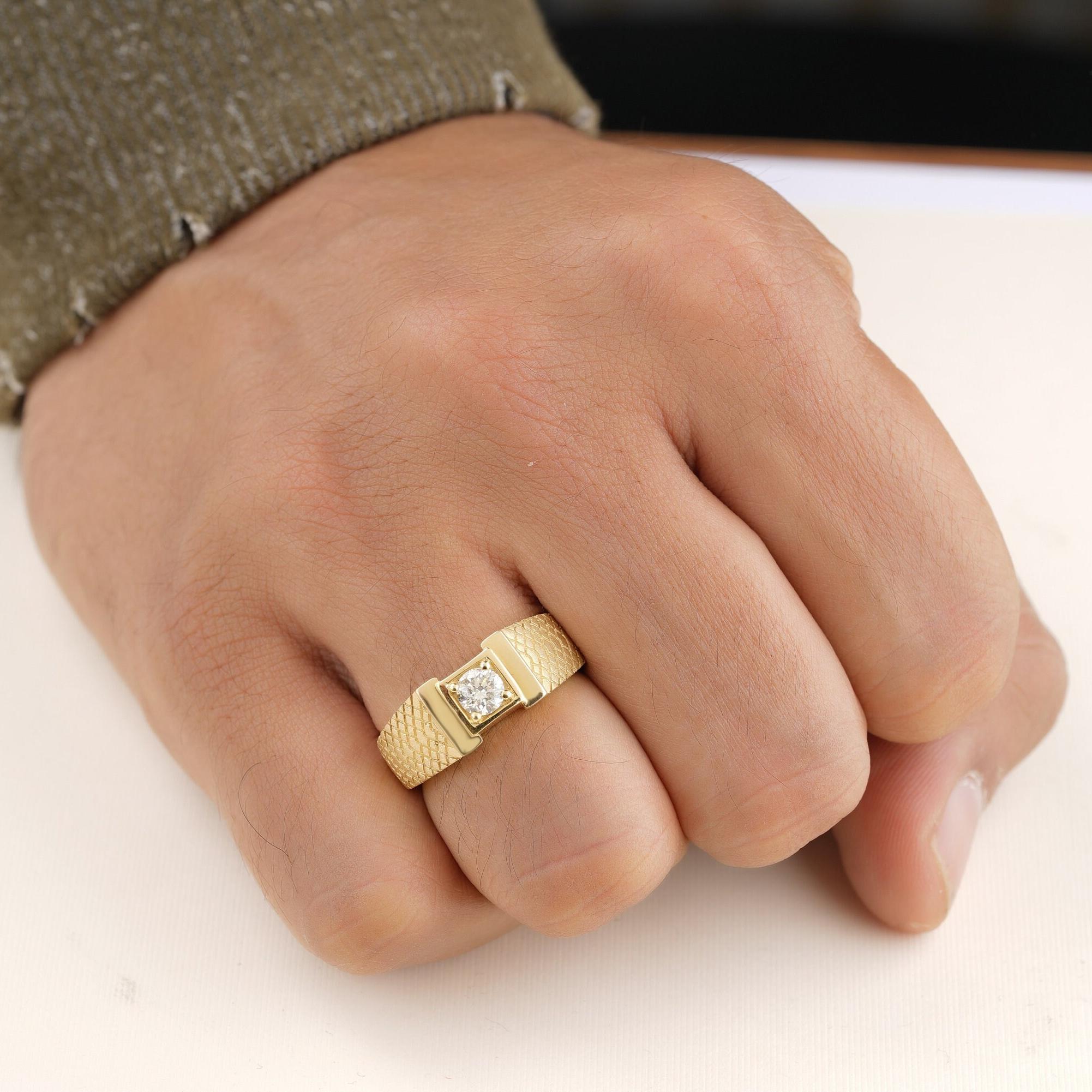 Art Deco Geometric Round Solitaire Diamond Men Ring in 14k Solid Gold (Certified) For Sale