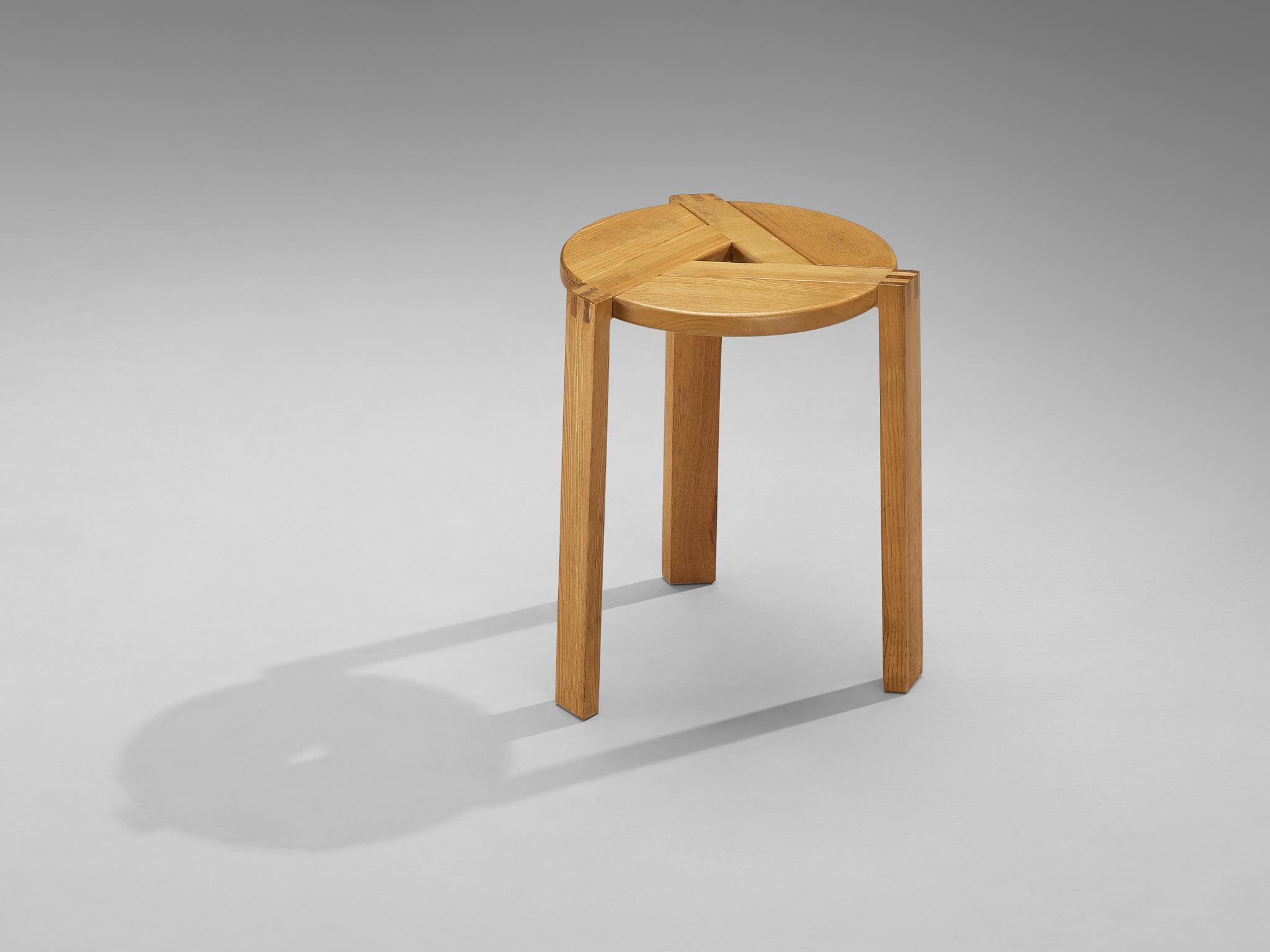 Stool, solid oak, Germany, 1990s

Striking geometric stool or side table made from solid oakwood. The wood-joints specialize the design and highlight the admirable craftsmanship. The blonde tone and the beautiful grains impart the piece with a
