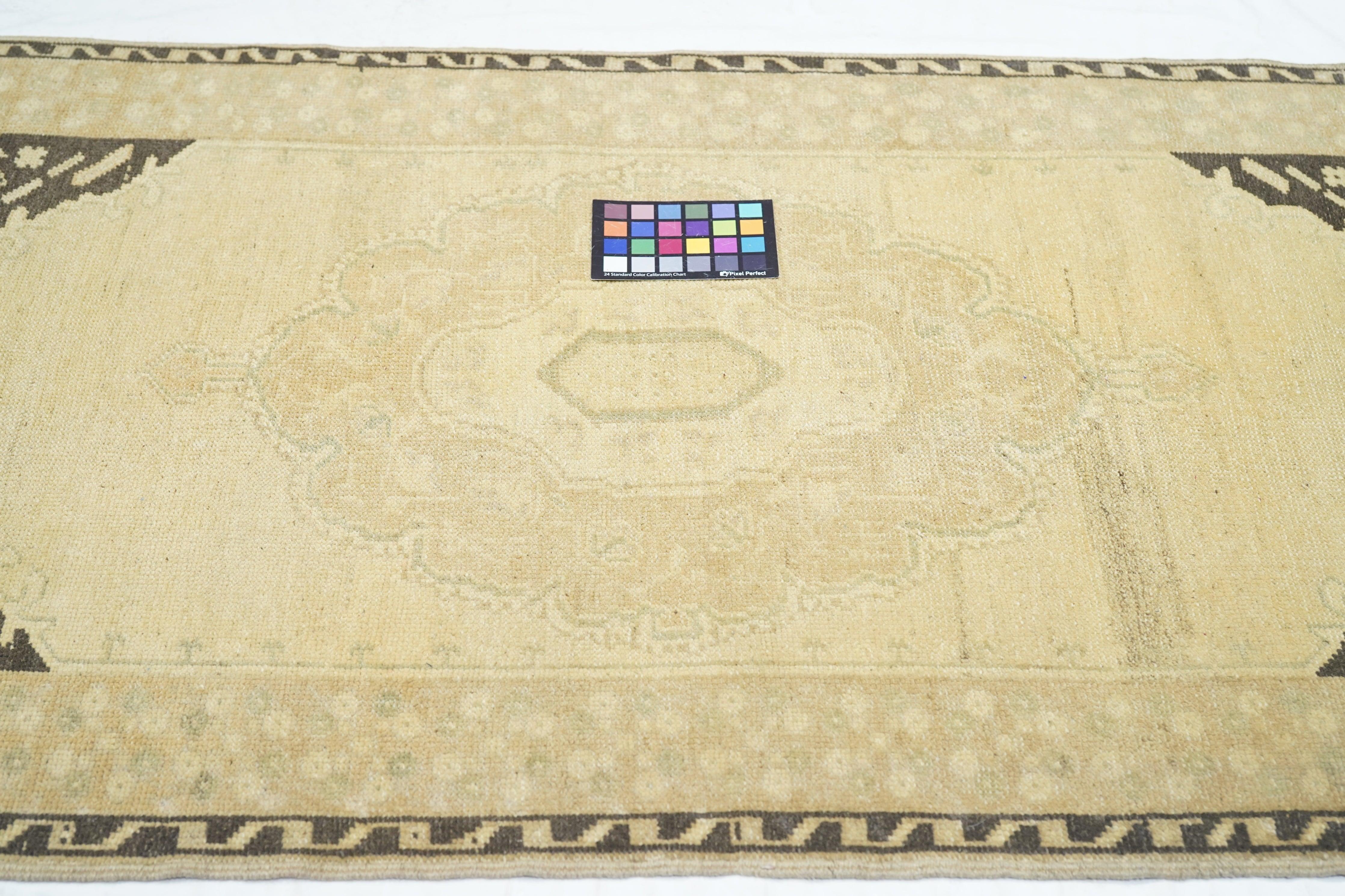Geometrischer Teppich 2'11'' x 5'10'' im Angebot 1