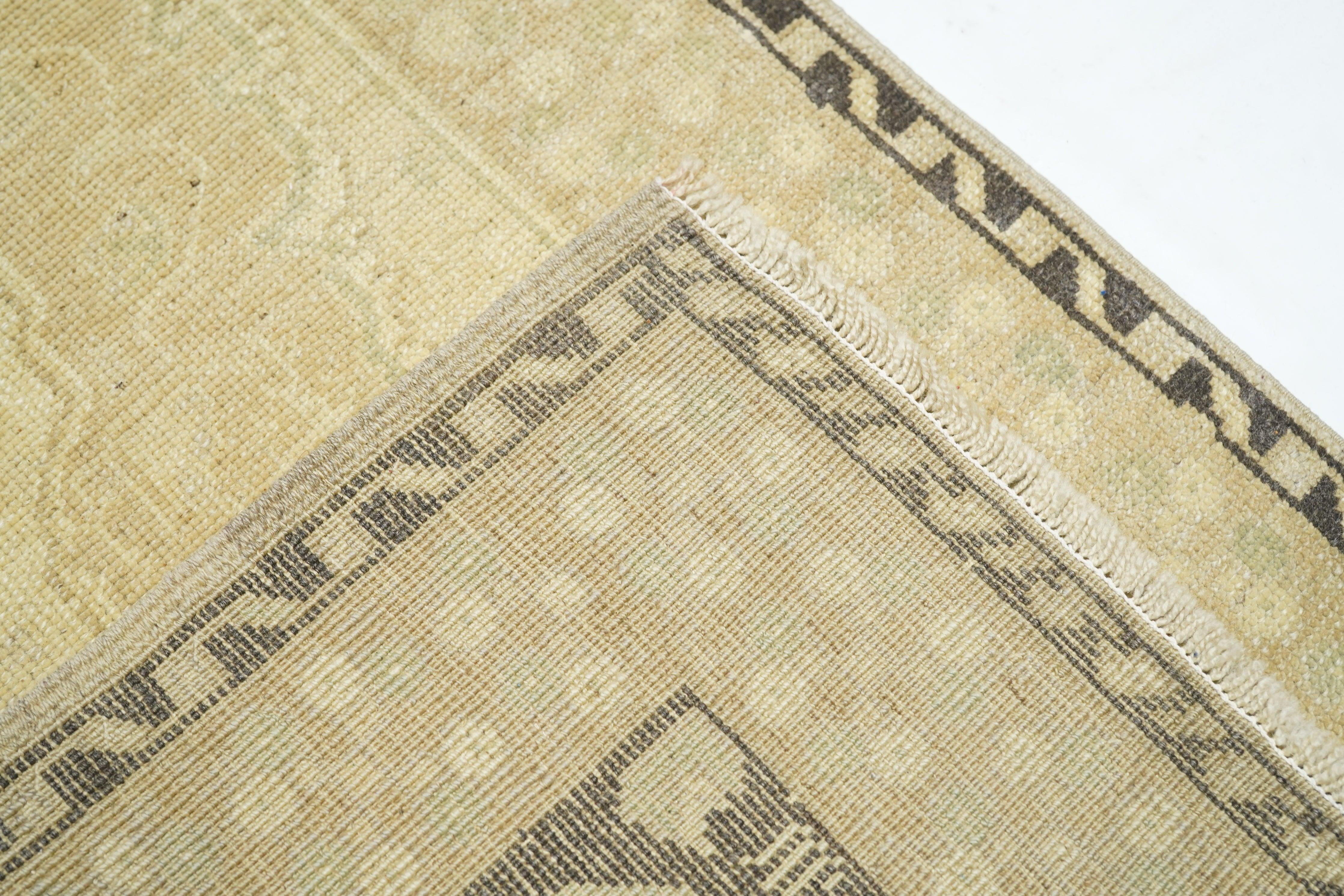 Geometrischer Teppich 2'11'' x 5'10'' im Angebot 3