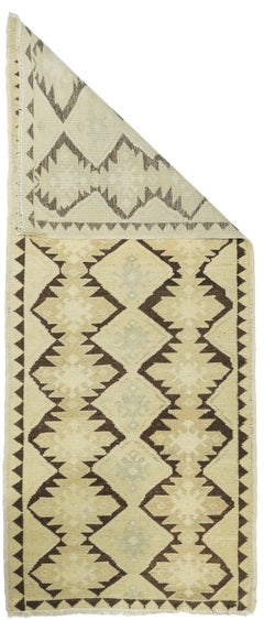 Geometric Rug 2'7'' x 7'1''