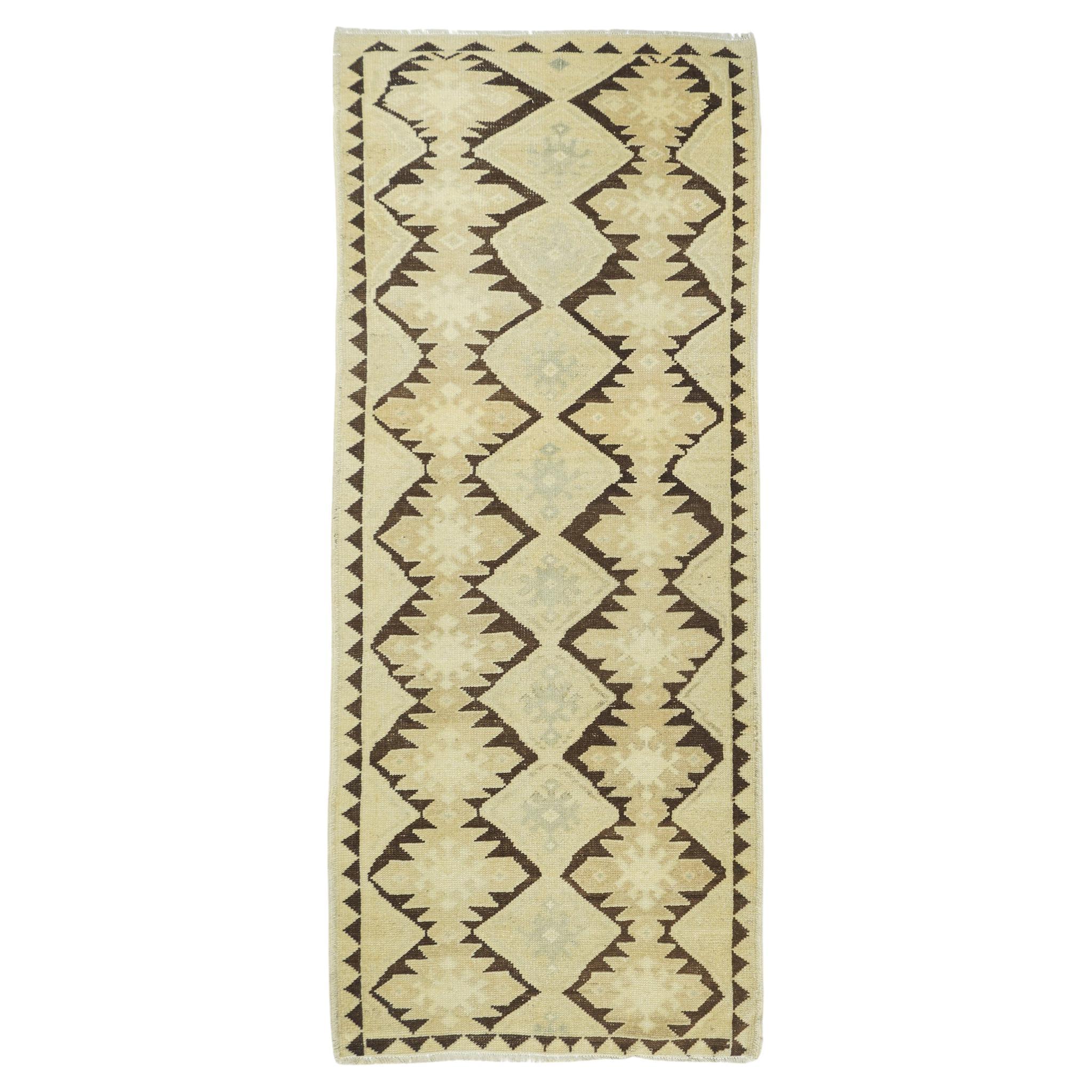 Geometrischer Teppich  2'7'' x 7'1''