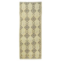 Geometric Rug 2'8'' x 7'0"
