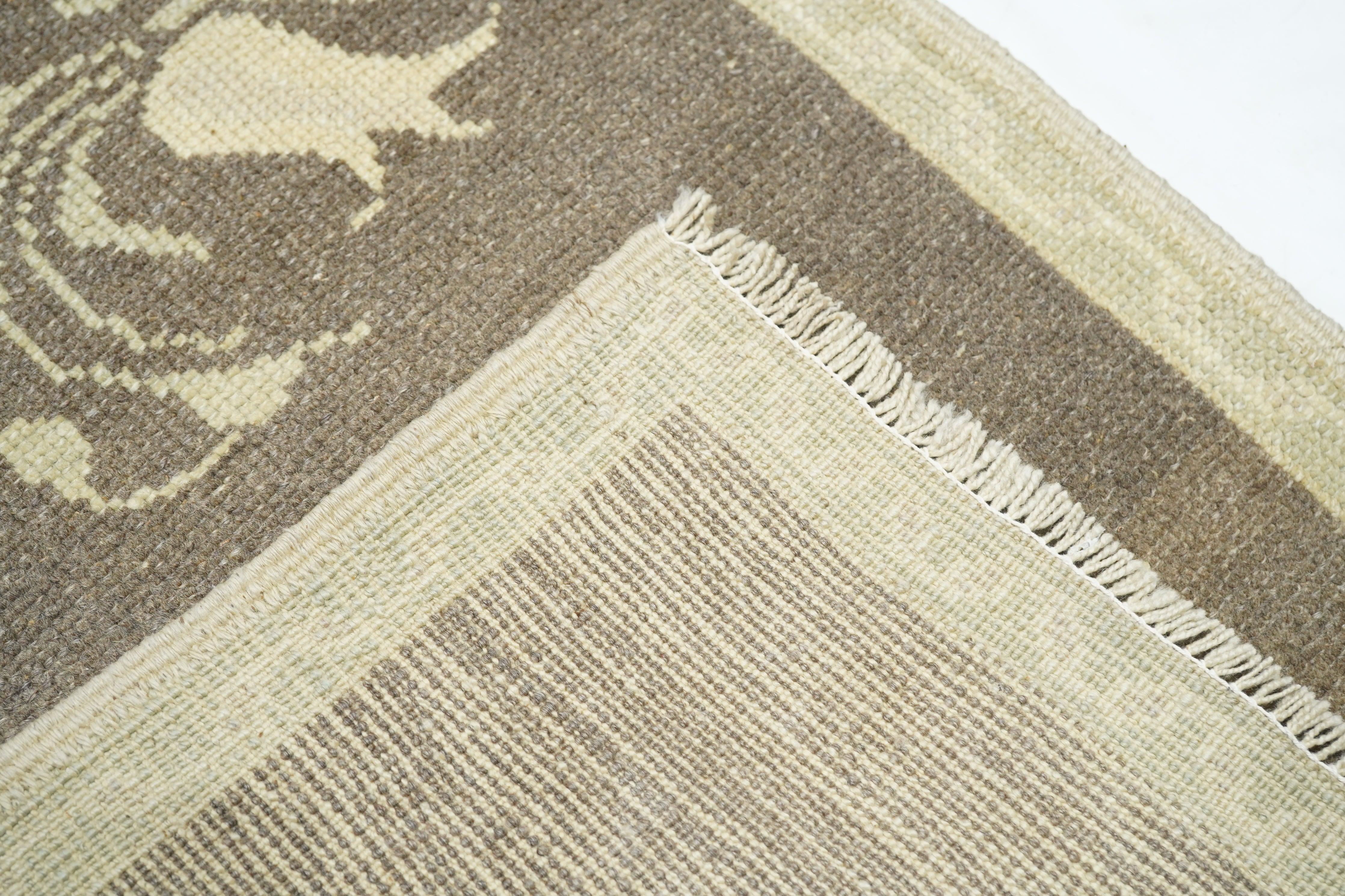 Geometrischer Teppich 2'9'' x 6'9'' im Angebot 2
