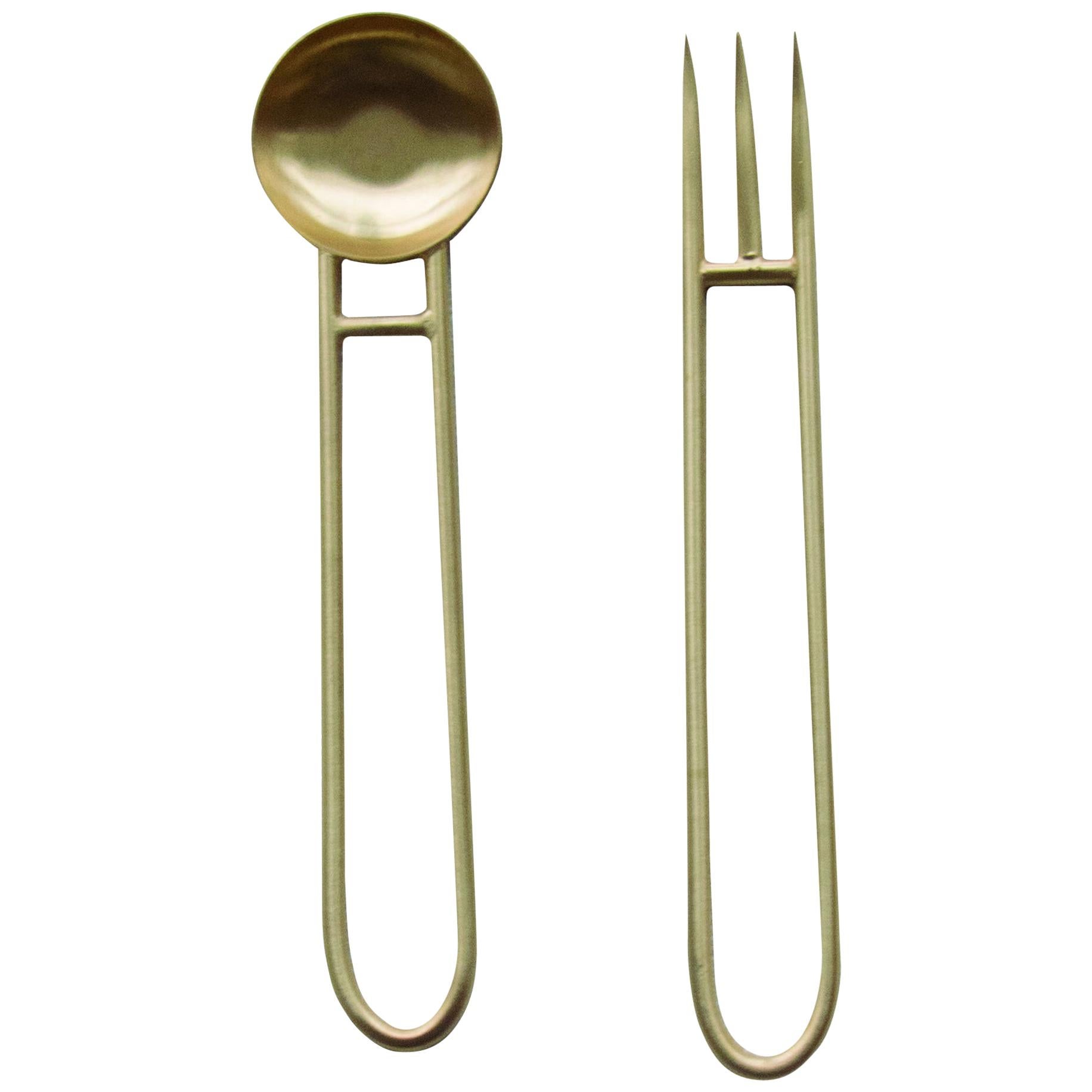 Elevate your dining experience with our artefacto servers. A fork and spoon – meticulously crafted from plated brass. Inspired by geometric forms and ornamental symbolism, this collection effortlessly combines modern aesthetics with subtle nods to