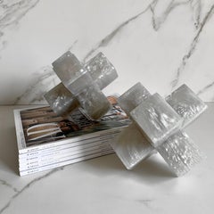 Scultura geometrica in resina perlata lucida di Paola Valle