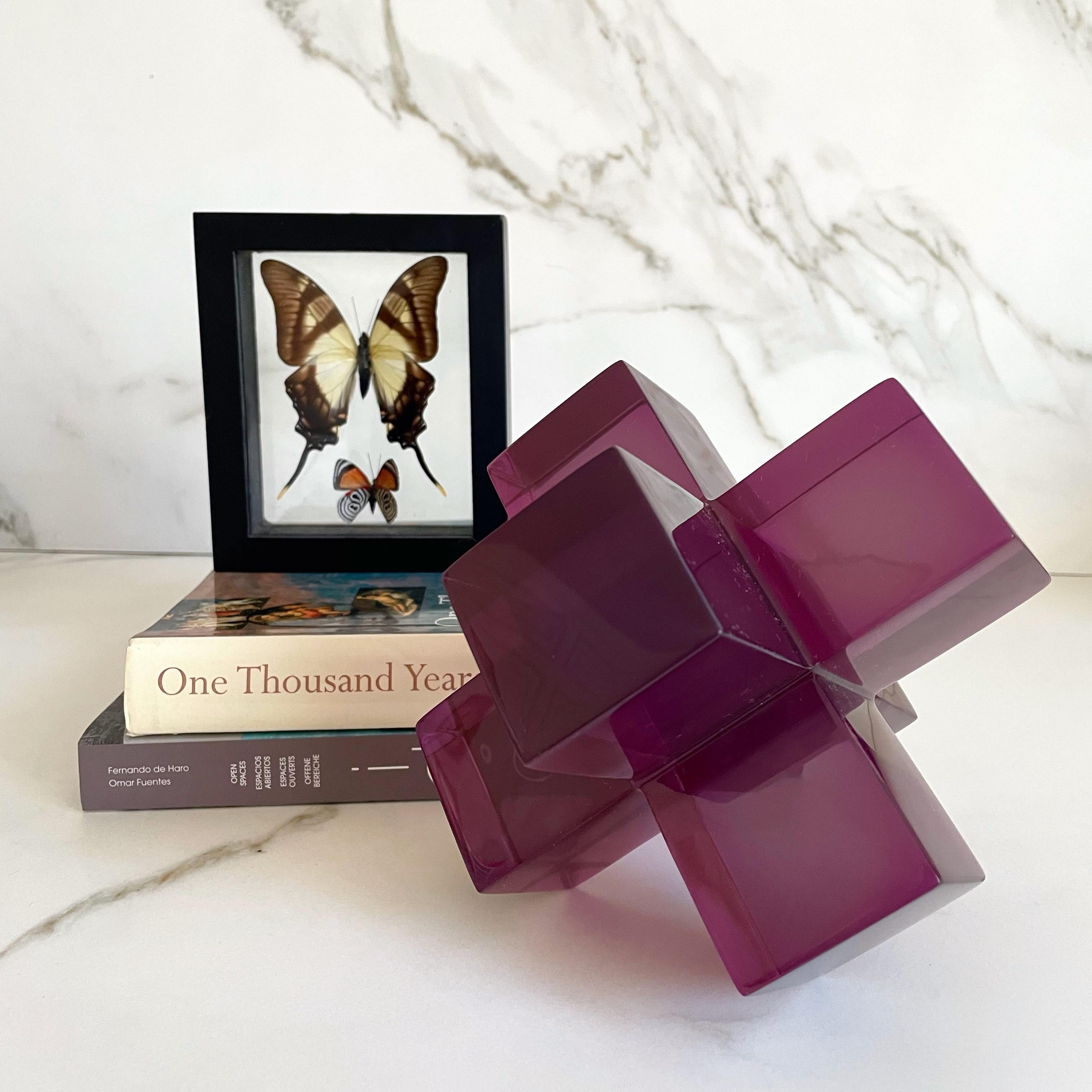 Geometric sculpture made in polished resin in variety of colors. It is a modern and colorful piece that will liven up any space.

This sculpture is very versatile and fun! You can create a different sculpture just by stacking up to three pieces.We