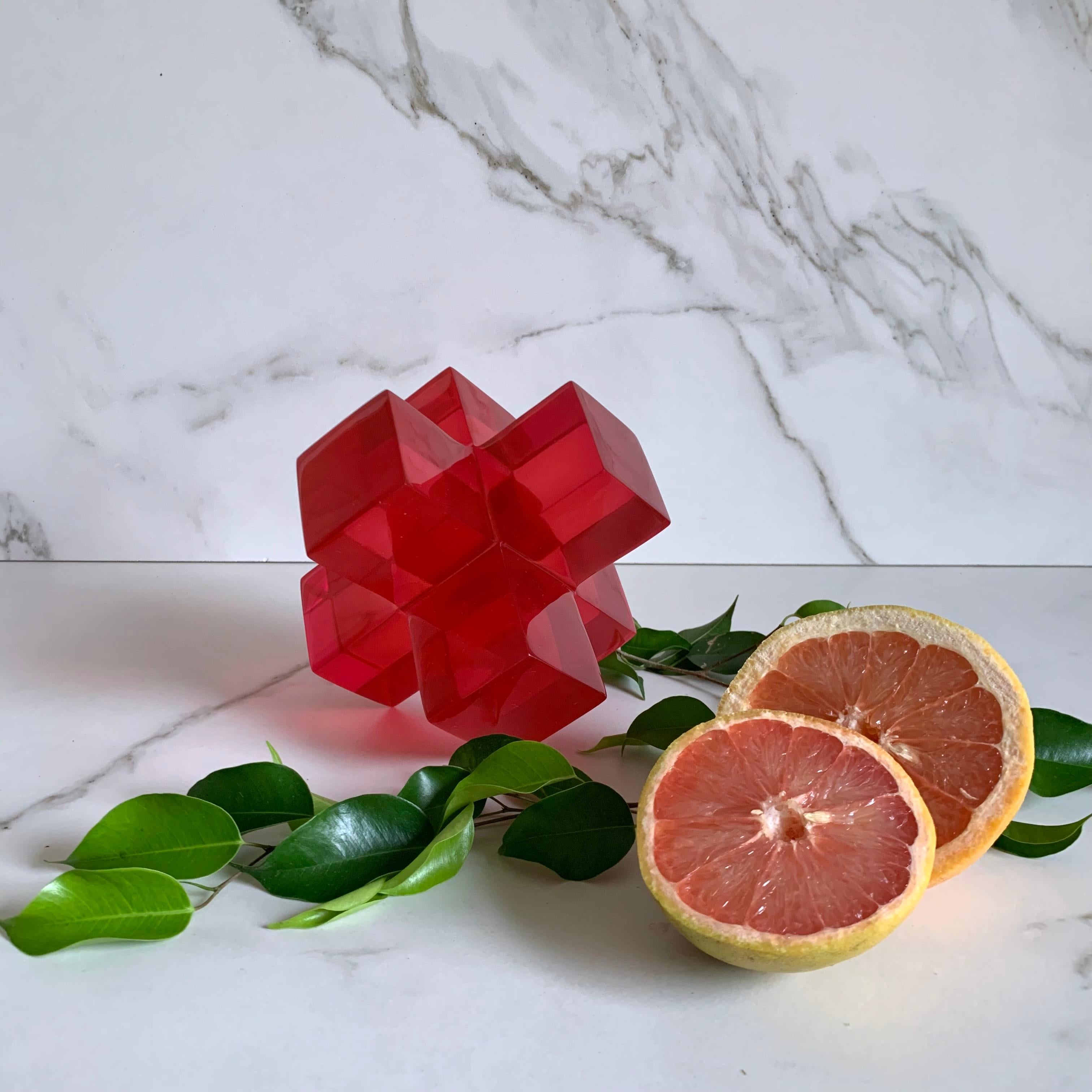 Sculpture géométrique en résine polie de différentes couleurs. C'est une pièce moderne et colorée qui animera n'importe quel espace.

Cette sculpture est très polyvalente et amusante ! Vous pouvez créer une sculpture différente simplement en