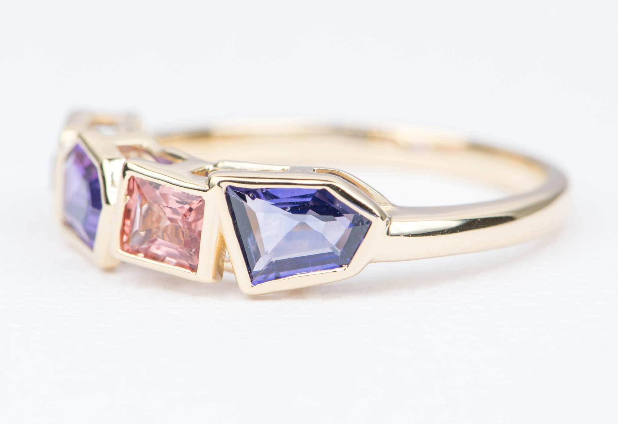 Geometric Shape Pink Purple Sapphire Spinel 14K Yellow Gold Wedding Band In New Condition In Osprey, FL