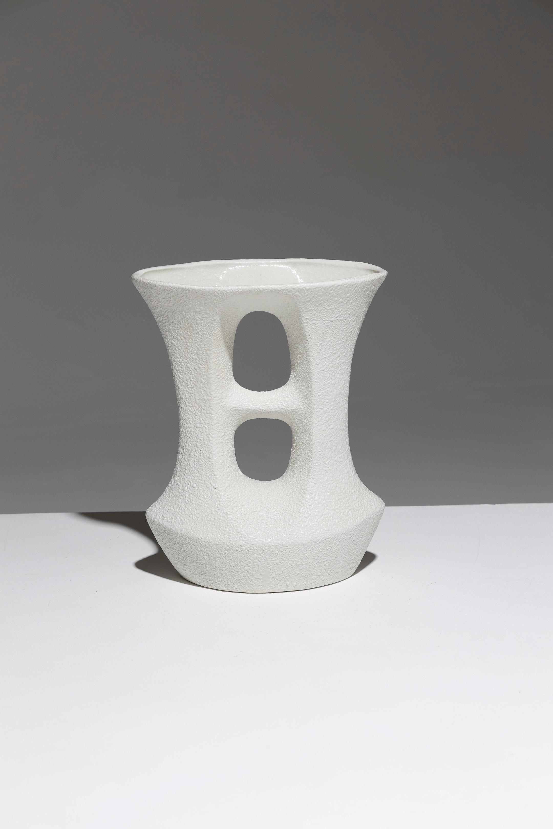 Brutalisme Vase en faïence de forme géométrique, 1970 en vente