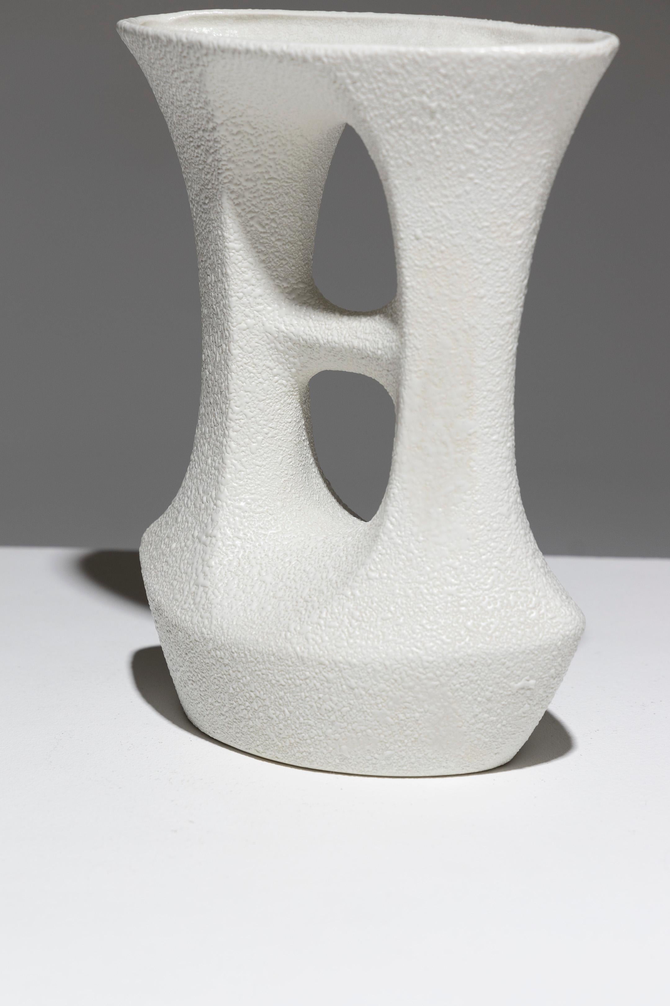 Vase en faïence de forme géométrique, 1970 en vente 1