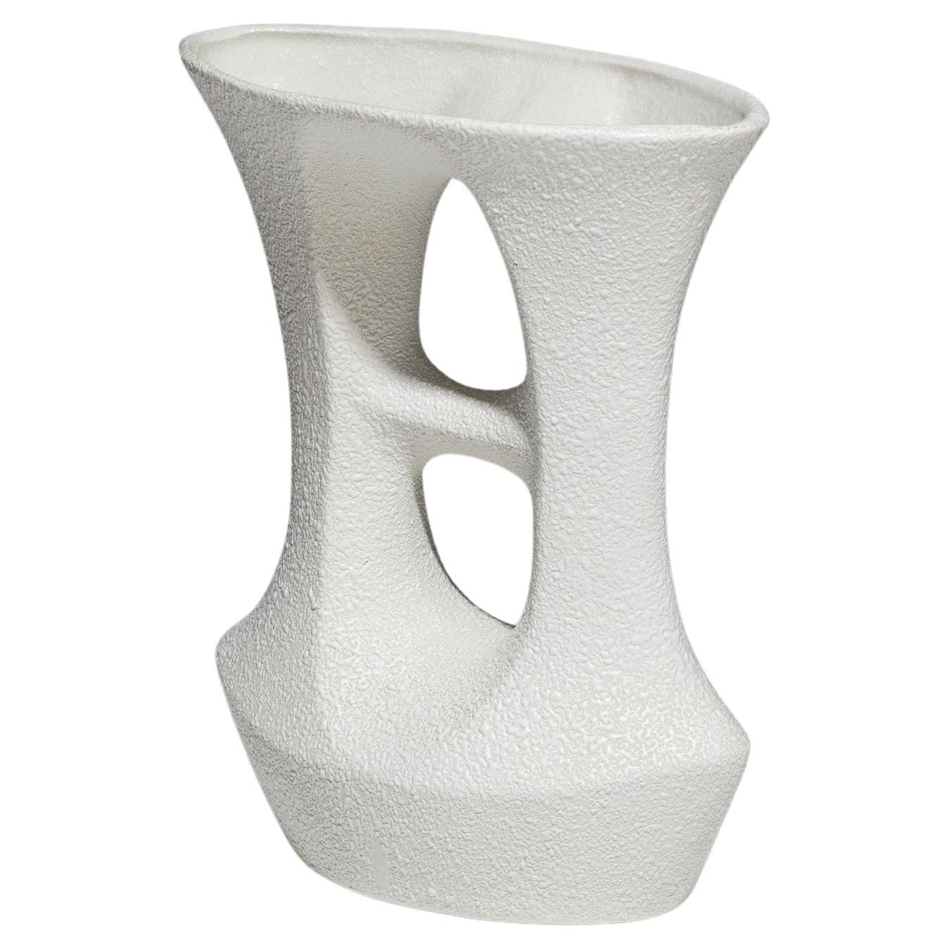 Vase en faïence de forme géométrique, 1970 en vente