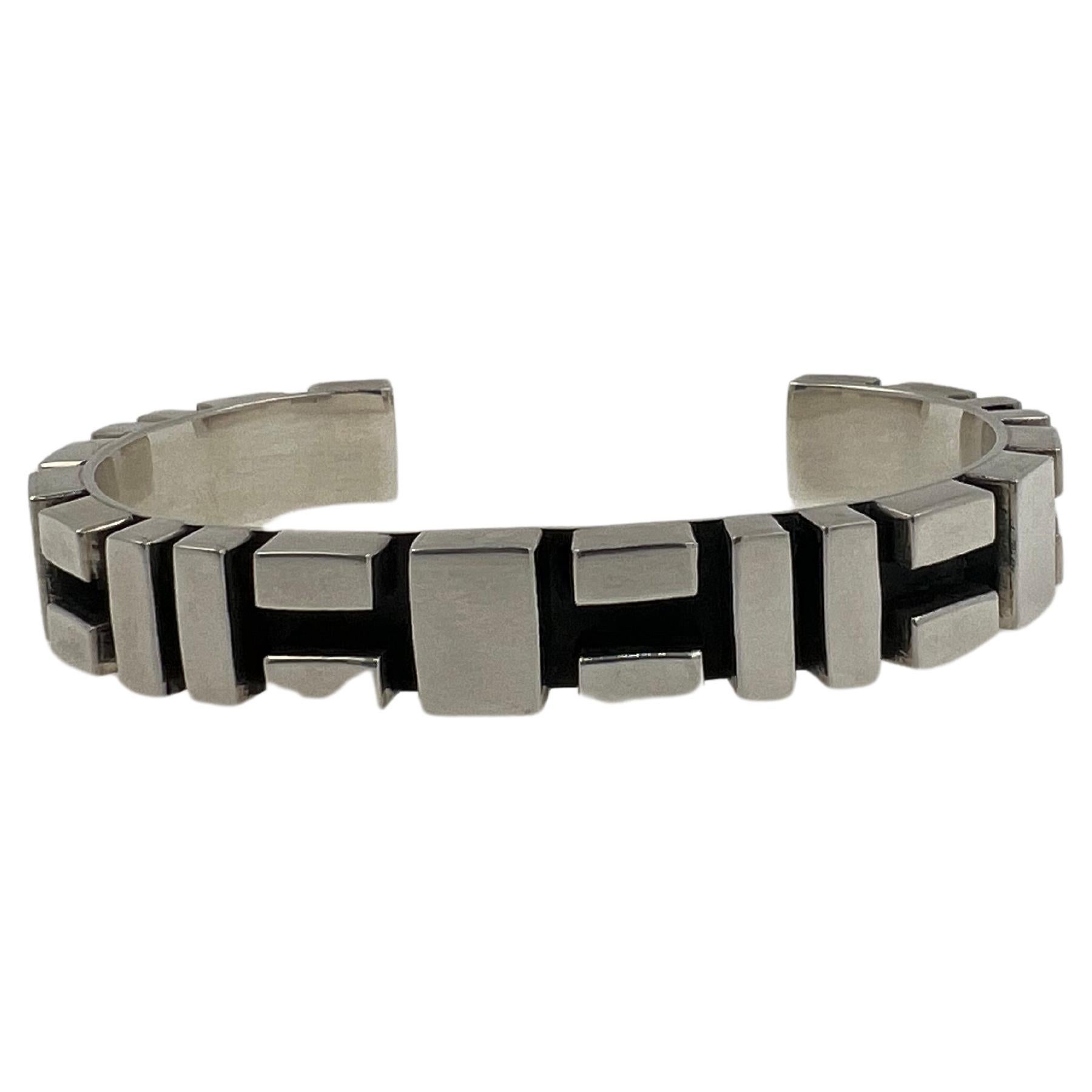 Bracelet manchette large géométrique et moderne surdimensionné en argent sterling 925